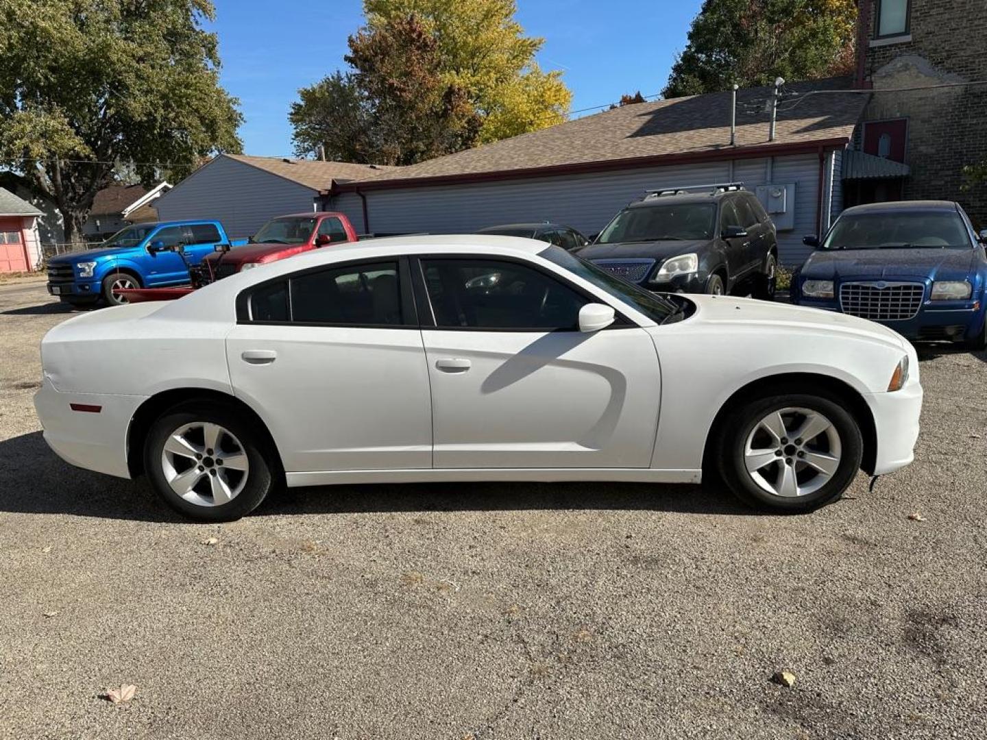 2014 WHITE DODGE CHARGER SE (2C3CDXBG4EH) with an 3.6L engine, Automatic transmission, located at 1708 Broadway, Rockford, IL, 61104, (815) 397-5010, 42.252522, -89.069359 - Photo#3