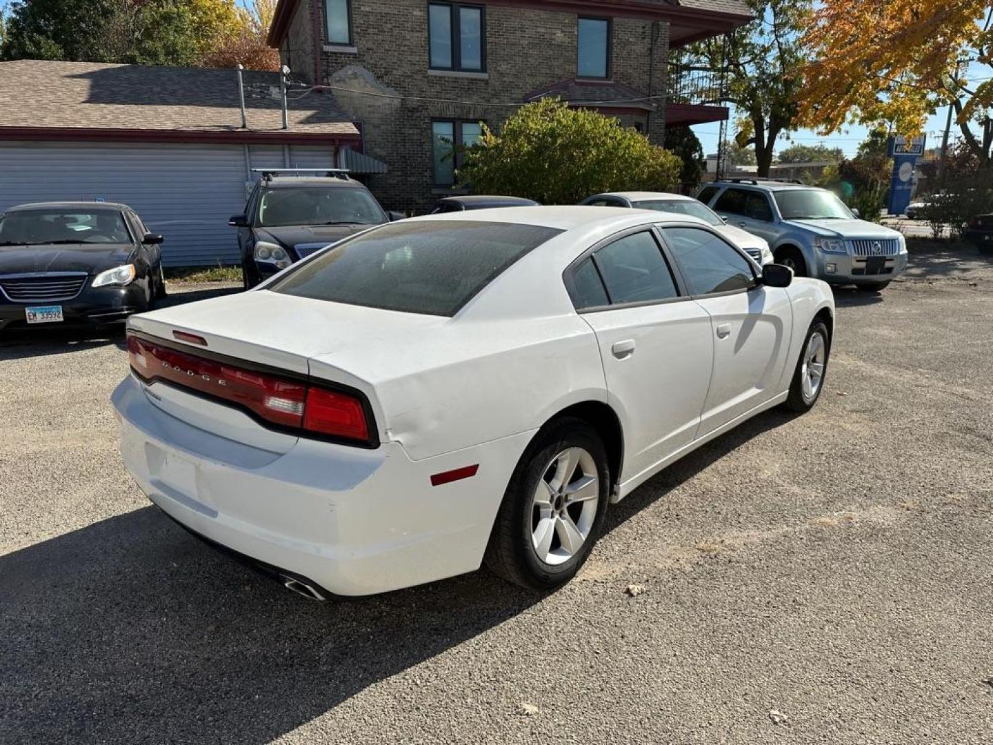 2014 WHITE DODGE CHARGER SE (2C3CDXBG4EH) with an 3.6L engine, Automatic transmission, located at 1708 Broadway, Rockford, IL, 61104, (815) 397-5010, 42.252522, -89.069359 - Photo#4