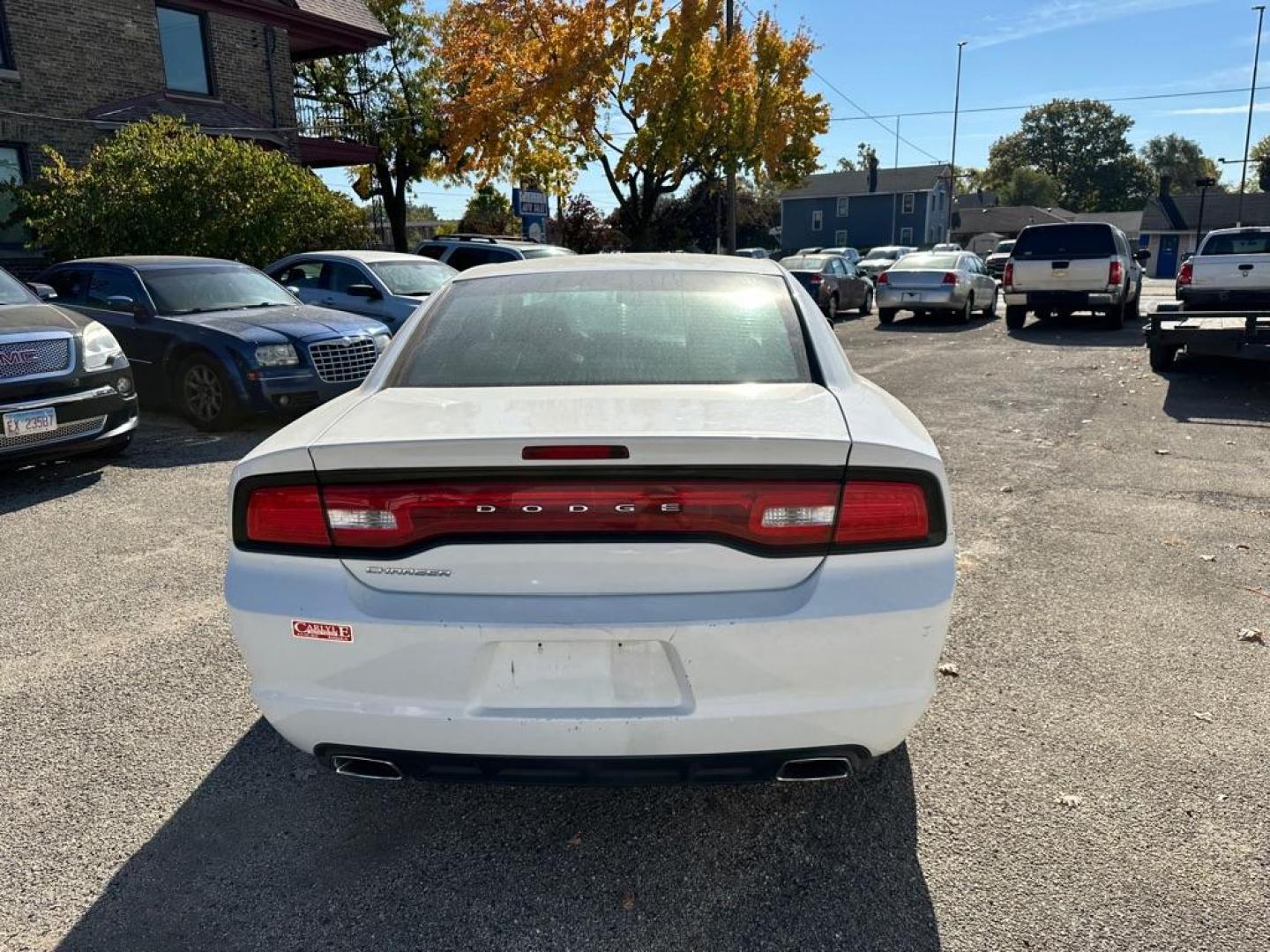 2014 WHITE DODGE CHARGER SE (2C3CDXBG4EH) with an 3.6L engine, Automatic transmission, located at 1708 Broadway, Rockford, IL, 61104, (815) 397-5010, 42.252522, -89.069359 - Photo#5