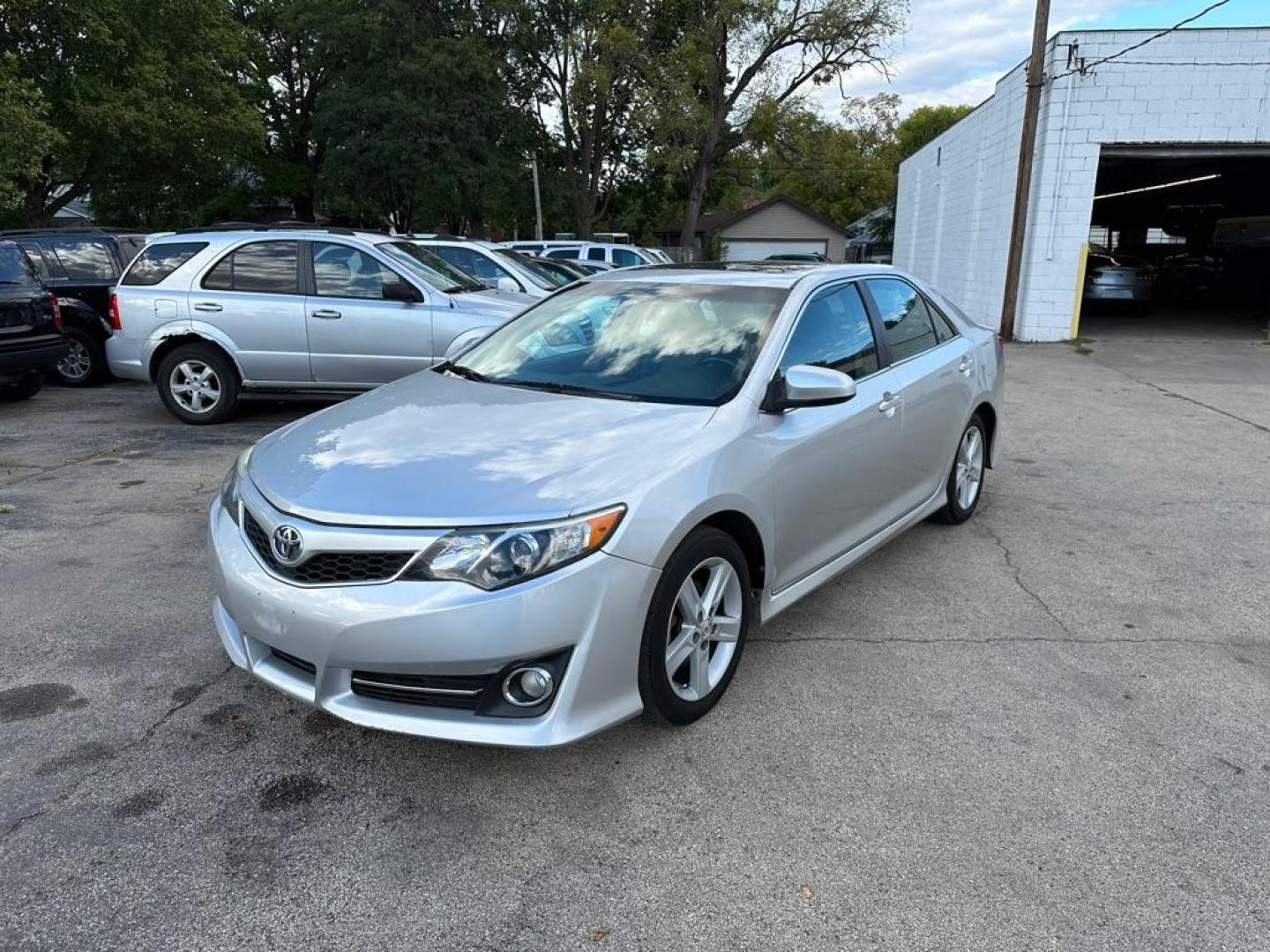 2012 SILVER TOYOTA CAMRY BASE (4T1BF1FK3CU) with an 2.5L engine, Automatic transmission, located at 1708 Broadway, Rockford, IL, 61104, (815) 397-5010, 42.252522, -89.069359 - Photo#0