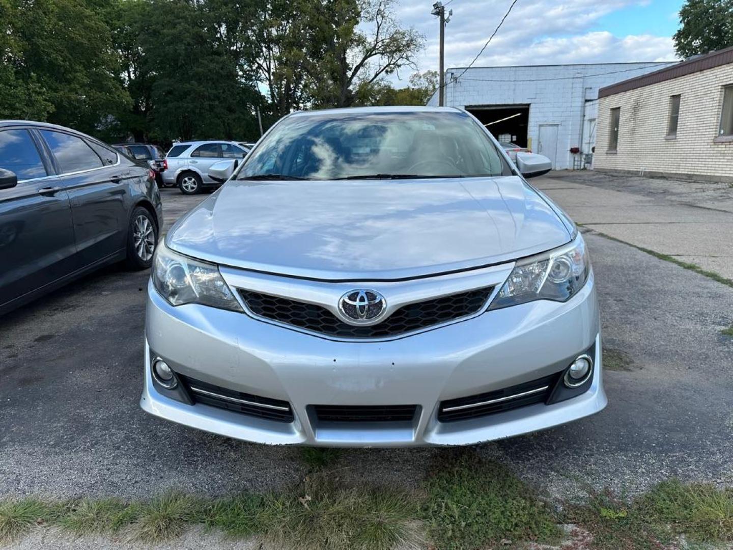 2012 SILVER TOYOTA CAMRY BASE (4T1BF1FK3CU) with an 2.5L engine, Automatic transmission, located at 1708 Broadway, Rockford, IL, 61104, (815) 397-5010, 42.252522, -89.069359 - Photo#13