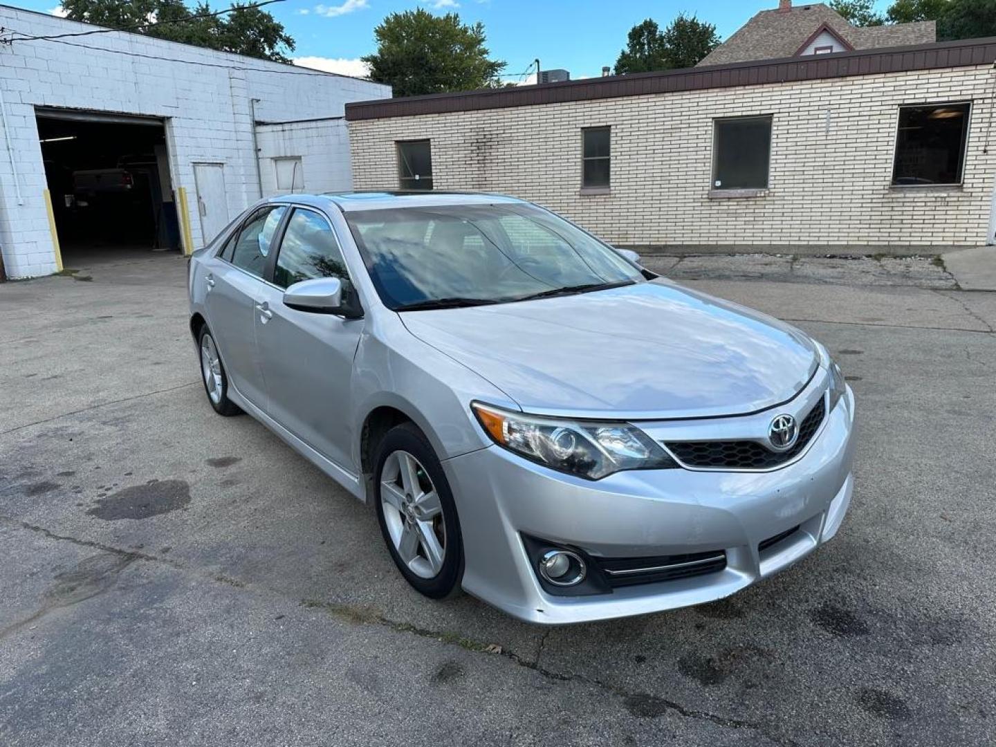 2012 SILVER TOYOTA CAMRY BASE (4T1BF1FK3CU) with an 2.5L engine, Automatic transmission, located at 1708 Broadway, Rockford, IL, 61104, (815) 397-5010, 42.252522, -89.069359 - Photo#1