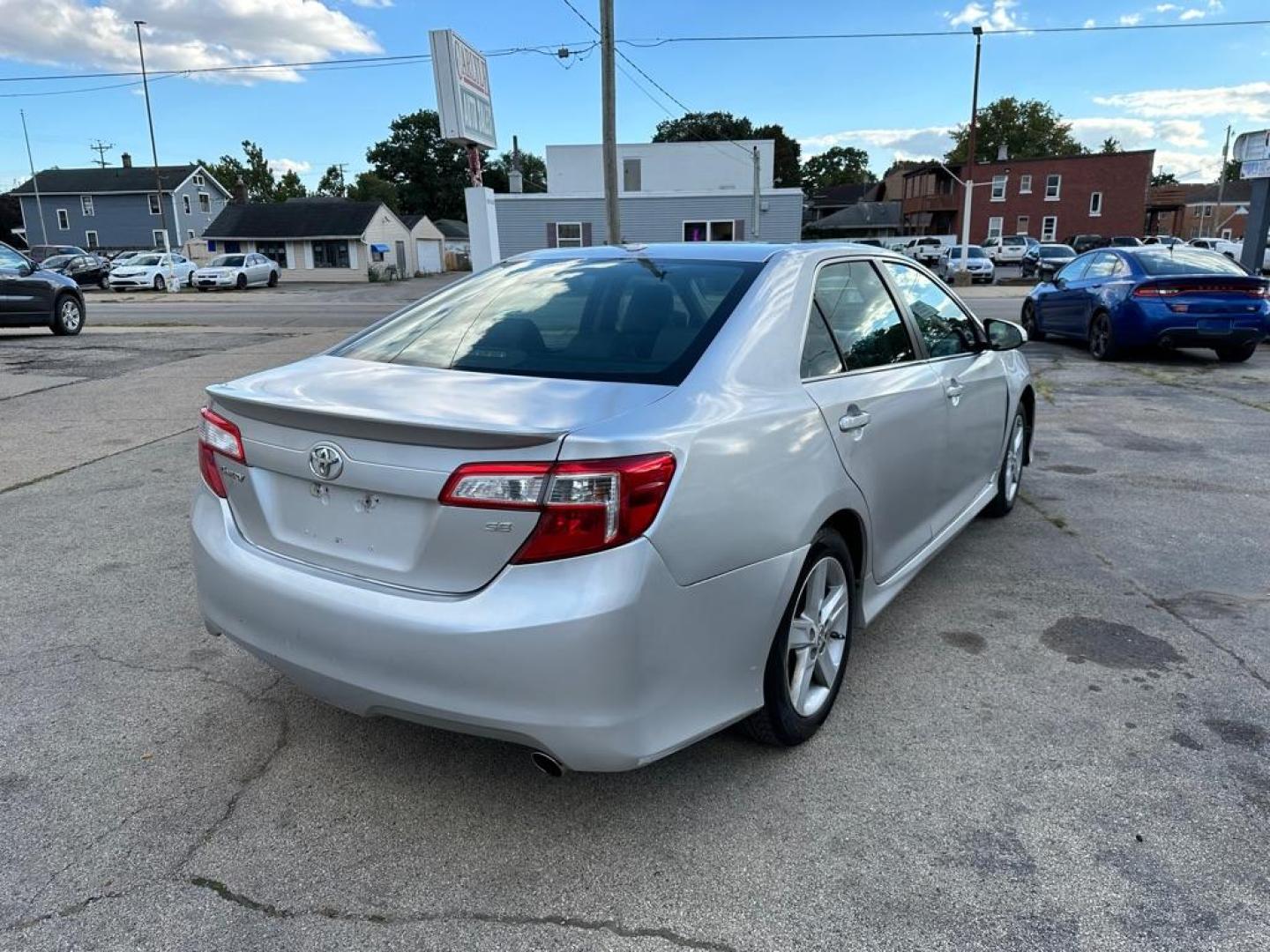 2012 SILVER TOYOTA CAMRY BASE (4T1BF1FK3CU) with an 2.5L engine, Automatic transmission, located at 1708 Broadway, Rockford, IL, 61104, (815) 397-5010, 42.252522, -89.069359 - Photo#2