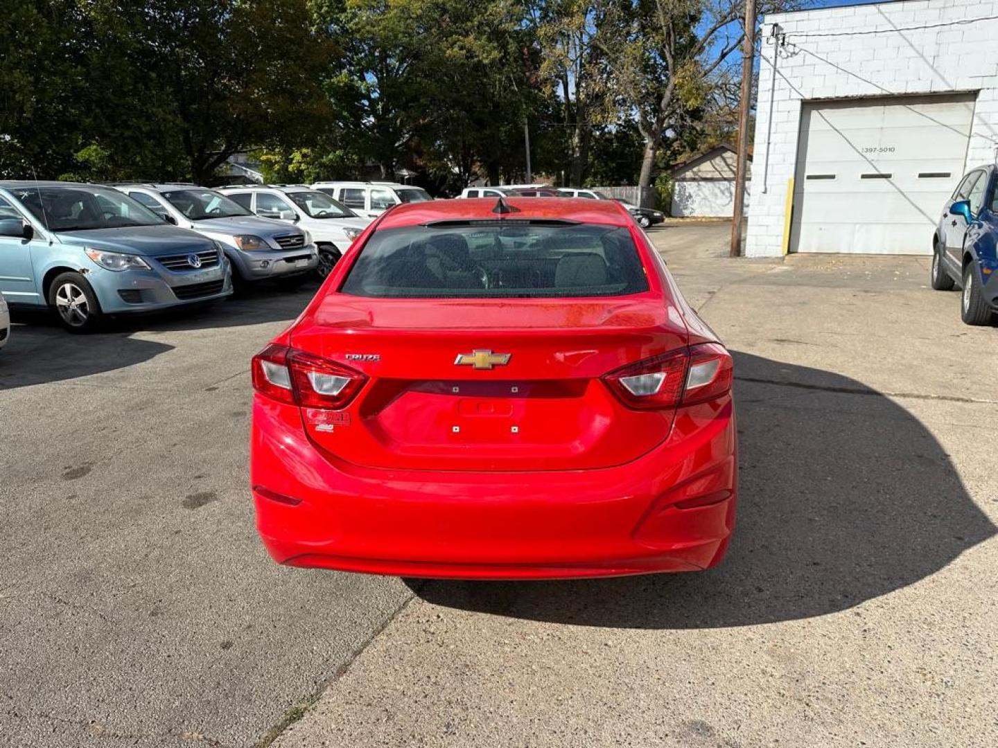 2019 RED CHEVROLET CRUZE LS (1G1BC5SM3K7) with an 1.4L engine, Automatic transmission, located at 1708 Broadway, Rockford, IL, 61104, (815) 397-5010, 42.252522, -89.069359 - Photo#5