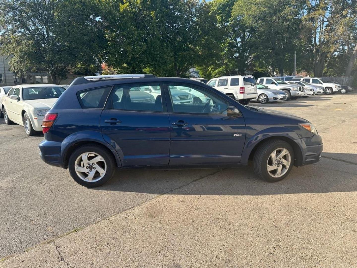 2004 BLUE PONTIAC VIBE (5Y2SL62834Z) with an 1.8L engine, Automatic transmission, located at 1708 Broadway, Rockford, IL, 61104, (815) 397-5010, 42.252522, -89.069359 - Photo#2