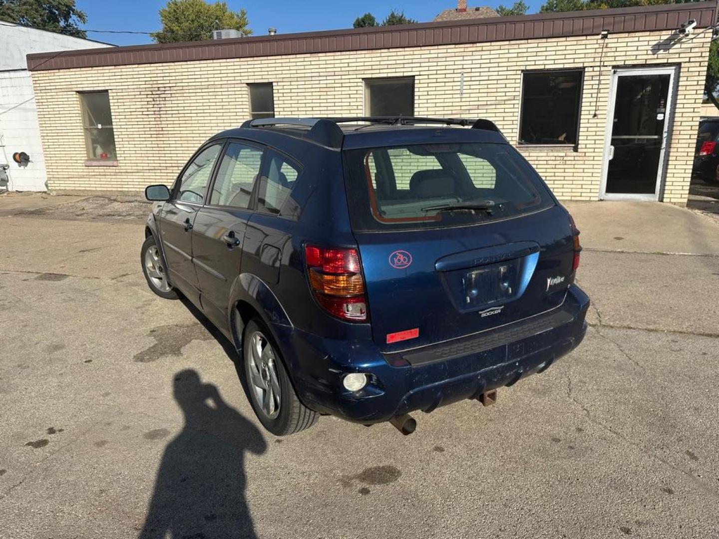 2004 BLUE PONTIAC VIBE (5Y2SL62834Z) with an 1.8L engine, Automatic transmission, located at 1708 Broadway, Rockford, IL, 61104, (815) 397-5010, 42.252522, -89.069359 - Photo#5