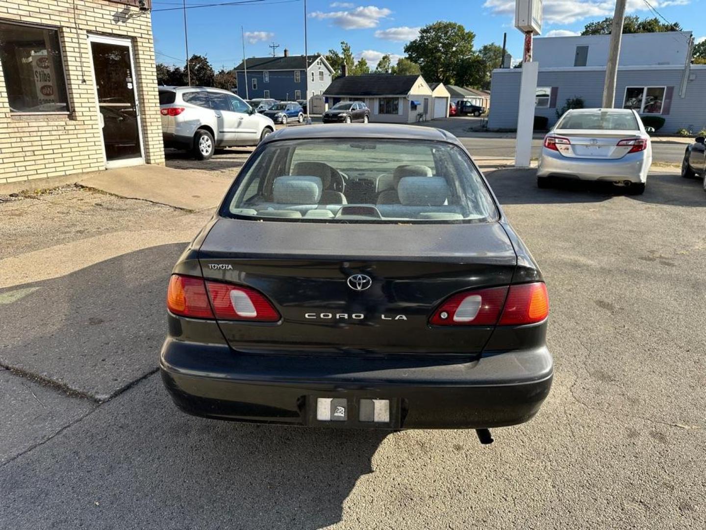 1998 BLACK TOYOTA COROLLA VE (1NXBR18E4WZ) with an 1.8L engine, Automatic transmission, located at 1708 Broadway, Rockford, IL, 61104, (815) 397-5010, 42.252522, -89.069359 - Photo#3