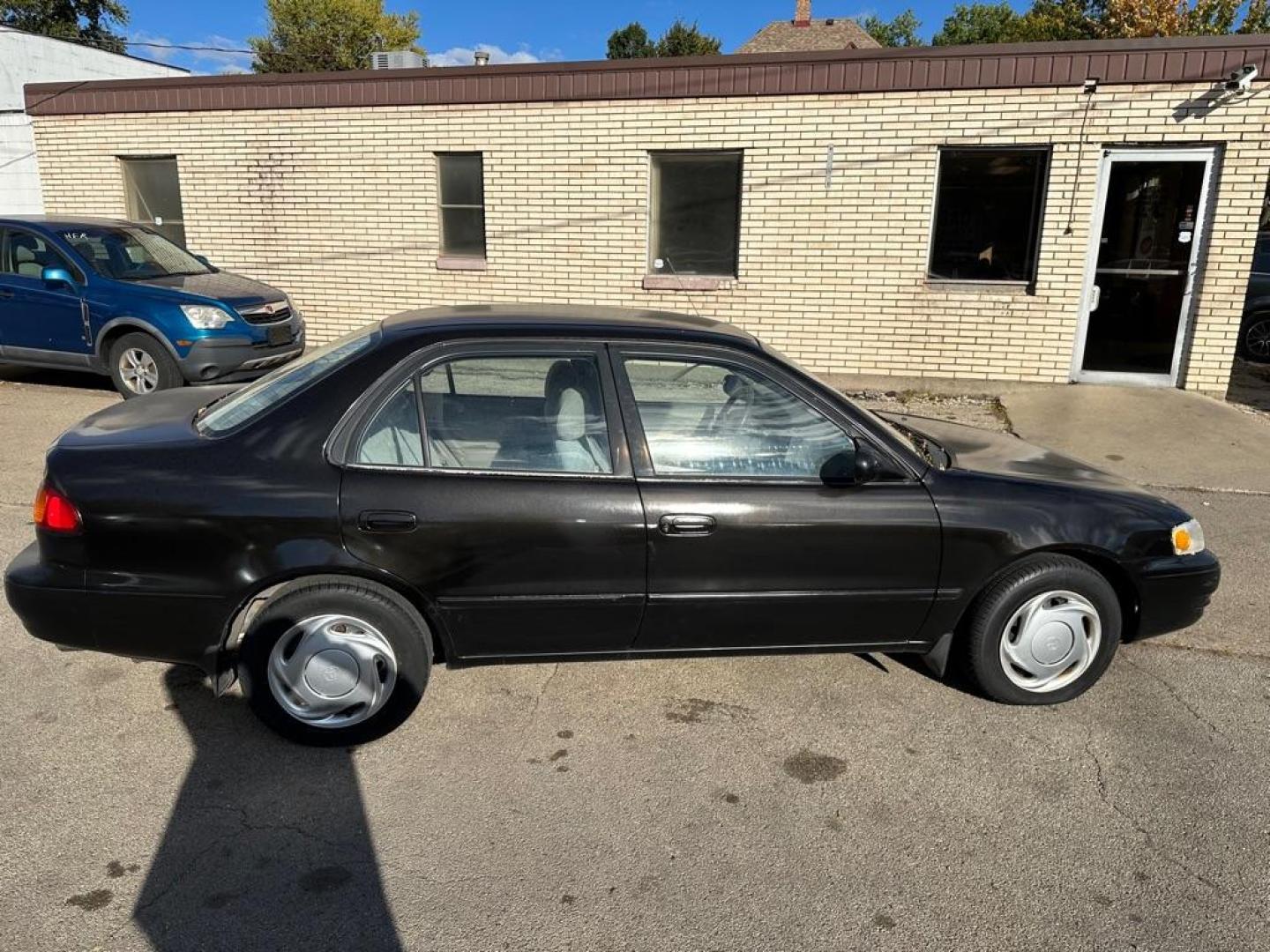 1998 BLACK TOYOTA COROLLA VE (1NXBR18E4WZ) with an 1.8L engine, Automatic transmission, located at 1708 Broadway, Rockford, IL, 61104, (815) 397-5010, 42.252522, -89.069359 - Photo#5