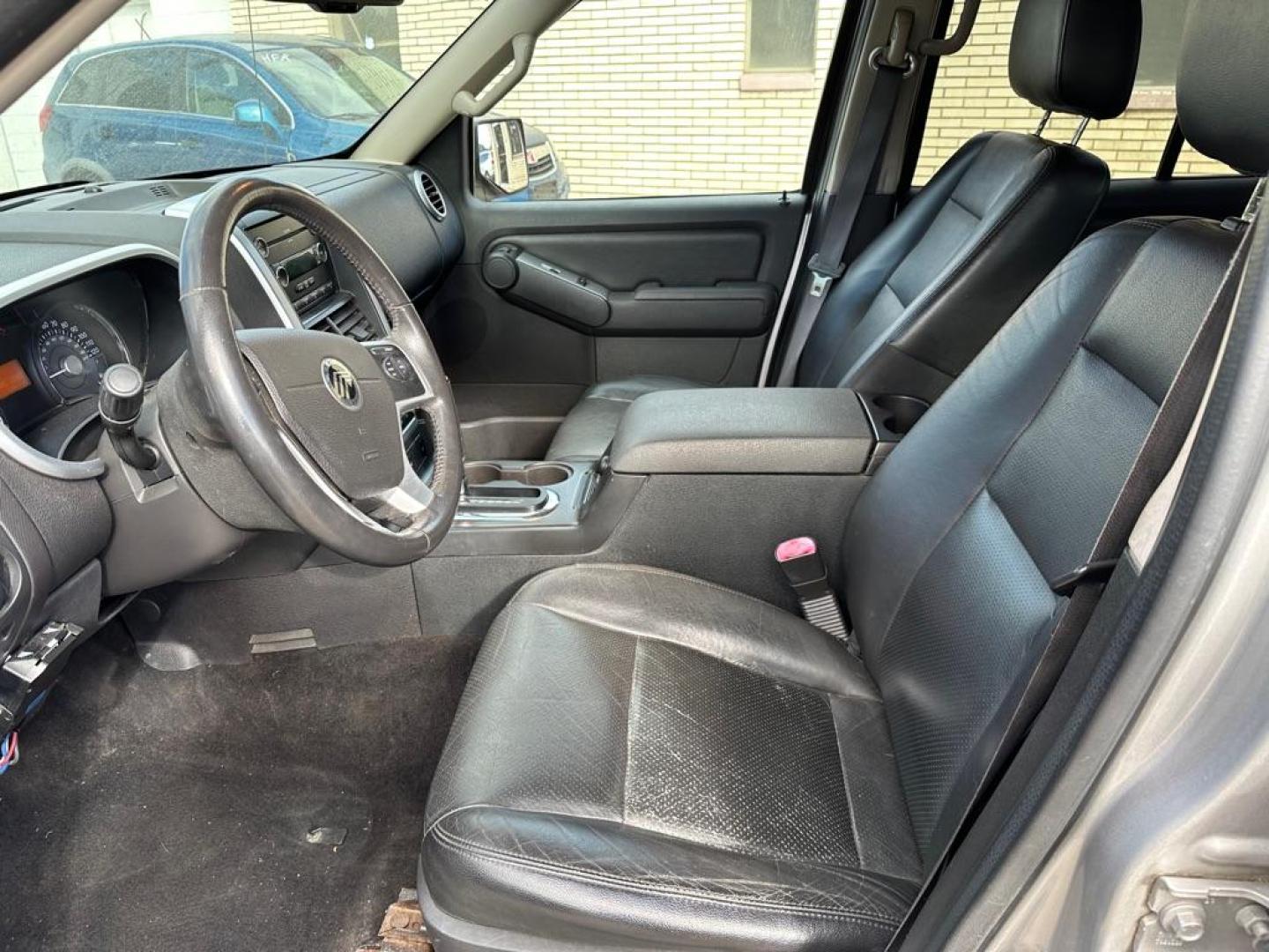 2008 SILVER MERCURY MOUNTAINEER LUXURY (4M2EU47E28U) with an 4.0L engine, Automatic transmission, located at 1708 Broadway, Rockford, IL, 61104, (815) 397-5010, 42.252522, -89.069359 - Photo#9