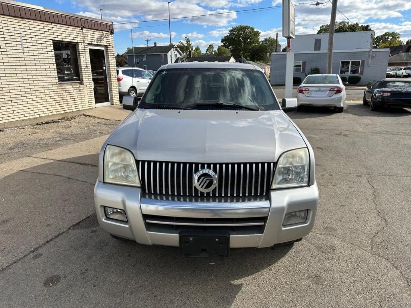 2008 SILVER MERCURY MOUNTAINEER LUXURY (4M2EU47E28U) with an 4.0L engine, Automatic transmission, located at 1708 Broadway, Rockford, IL, 61104, (815) 397-5010, 42.252522, -89.069359 - Photo#1