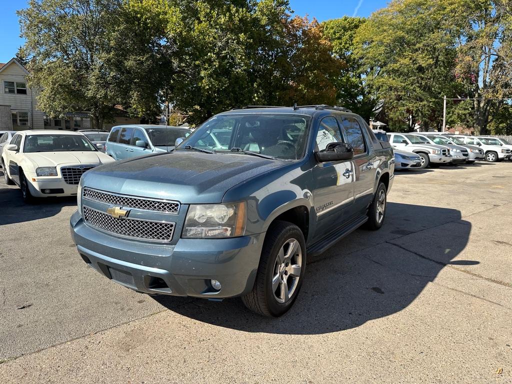 photo of 2011 CHEVROLET AVALANCHE LTZ