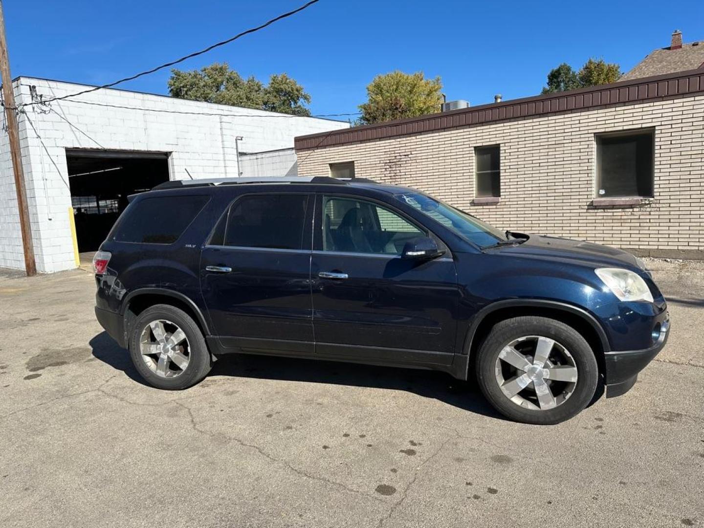 2012 BLUE GMC ACADIA SLT-1 (1GKKVRED1CJ) with an 3.6L engine, Automatic transmission, located at 1708 Broadway, Rockford, IL, 61104, (815) 397-5010, 42.252522, -89.069359 - Photo#3