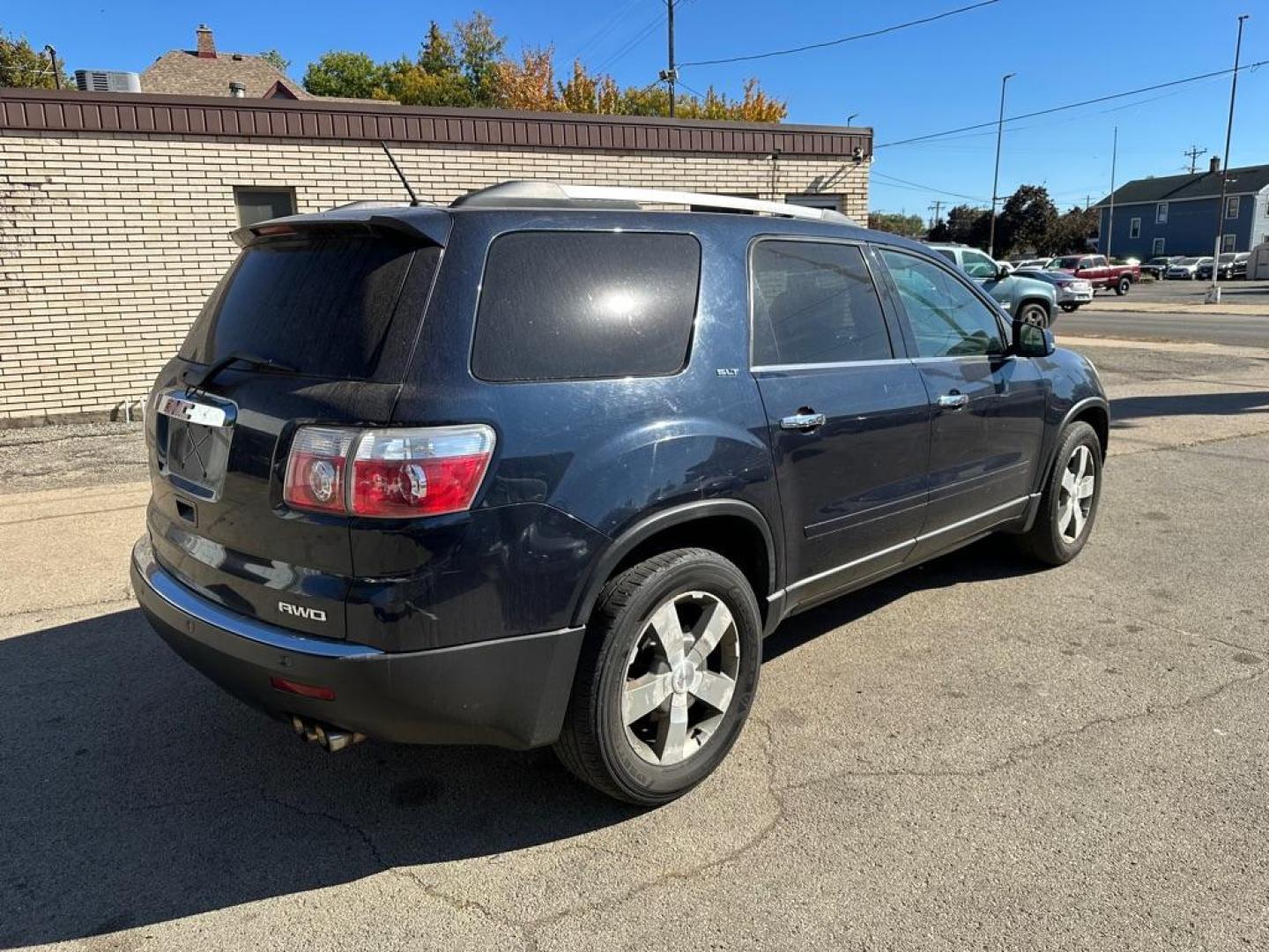 2012 BLUE GMC ACADIA SLT-1 (1GKKVRED1CJ) with an 3.6L engine, Automatic transmission, located at 1708 Broadway, Rockford, IL, 61104, (815) 397-5010, 42.252522, -89.069359 - Photo#4