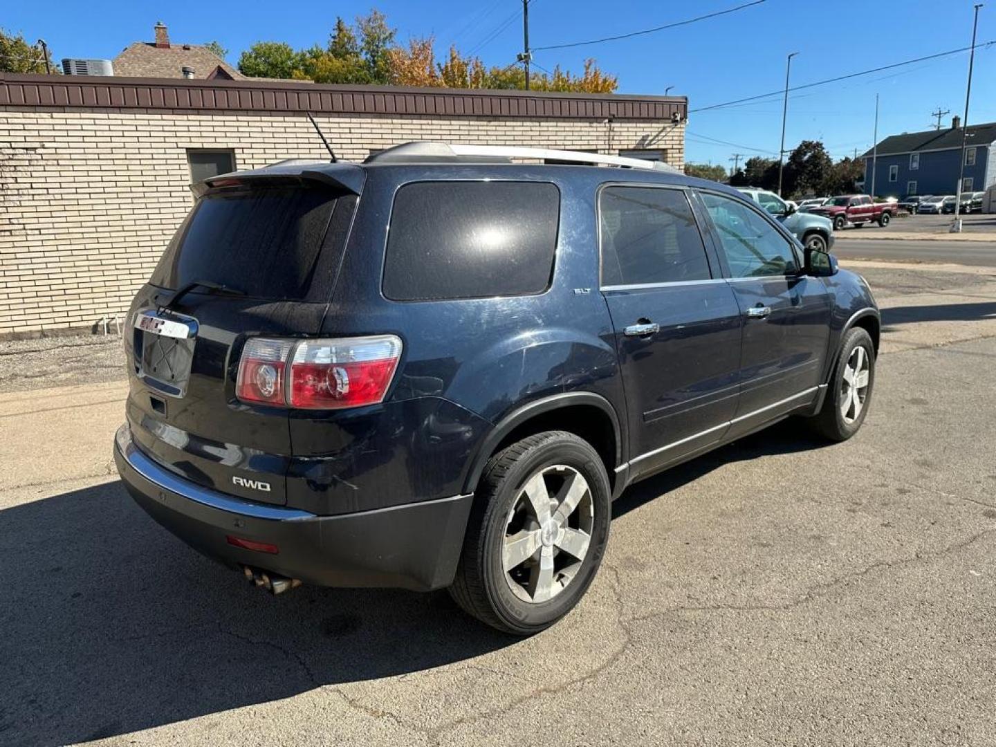 2012 BLUE GMC ACADIA SLT-1 (1GKKVRED1CJ) with an 3.6L engine, Automatic transmission, located at 1708 Broadway, Rockford, IL, 61104, (815) 397-5010, 42.252522, -89.069359 - Photo#5