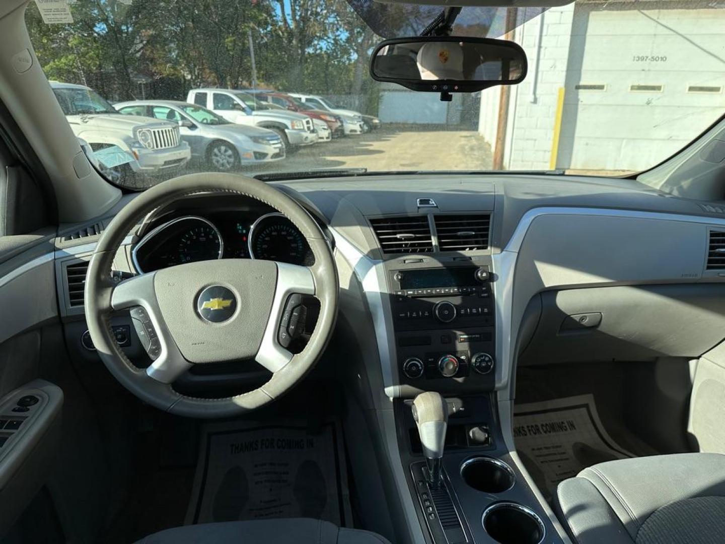 2011 SILVER CHEVROLET TRAVERSE LS (1GNKVFED5BJ) with an 3.6L engine, Automatic transmission, located at 1708 Broadway, Rockford, IL, 61104, (815) 397-5010, 42.252522, -89.069359 - Photo#8