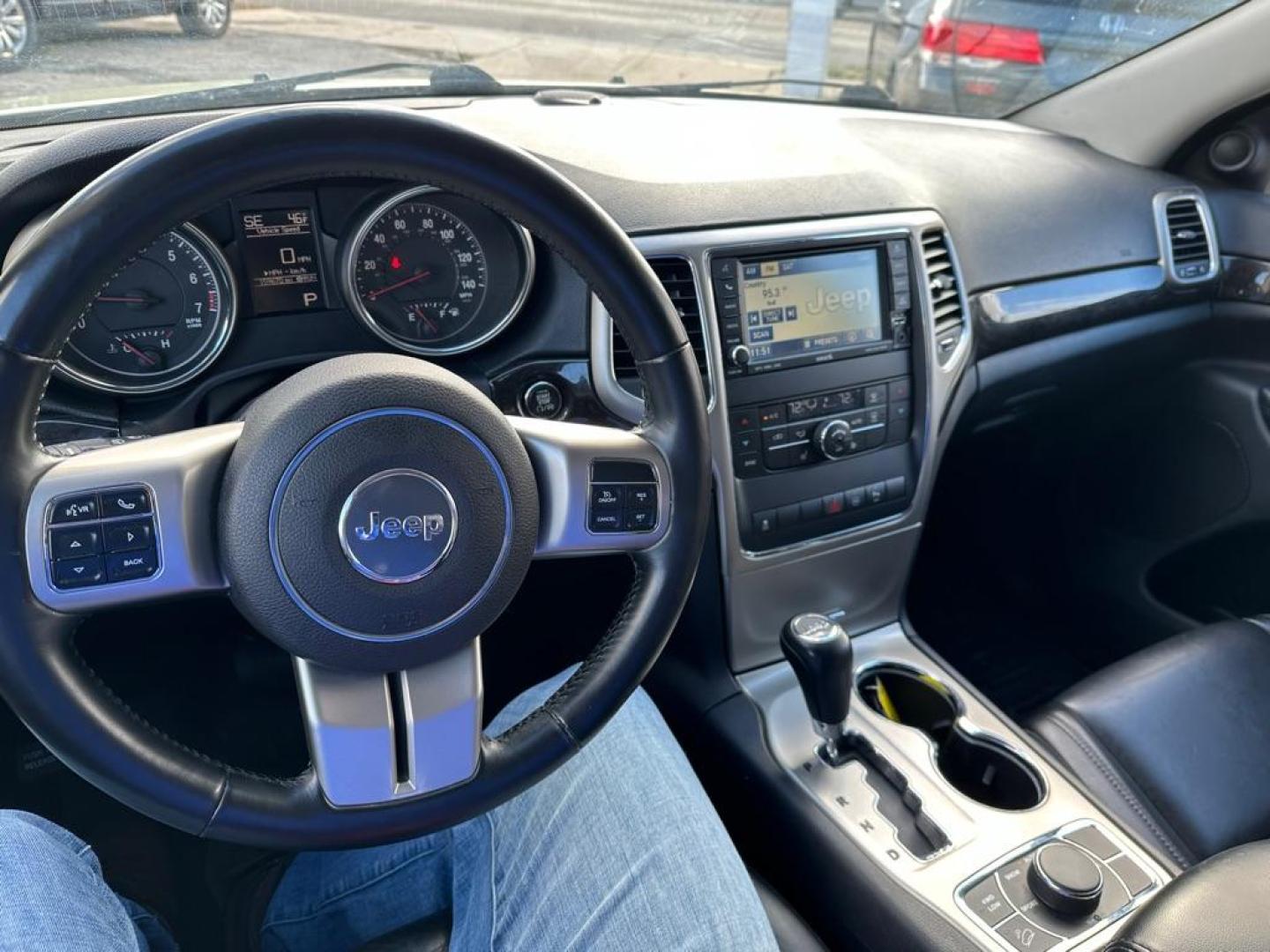 2011 GOLD JEEP GRAND CHEROKEE LAREDO (1J4RR4GG1BC) with an 3.6L engine, Automatic transmission, located at 1708 Broadway, Rockford, IL, 61104, (815) 397-5010, 42.252522, -89.069359 - Photo#9