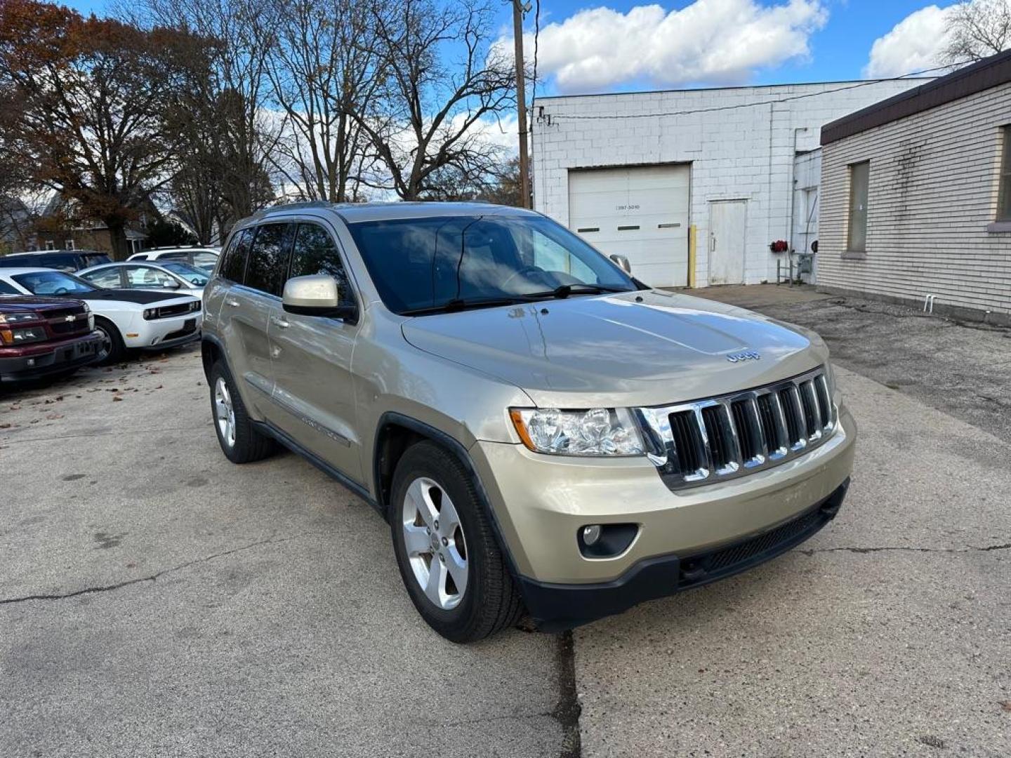 2011 GOLD JEEP GRAND CHEROKEE LAREDO (1J4RR4GG1BC) with an 3.6L engine, Automatic transmission, located at 1708 Broadway, Rockford, IL, 61104, (815) 397-5010, 42.252522, -89.069359 - Photo#1