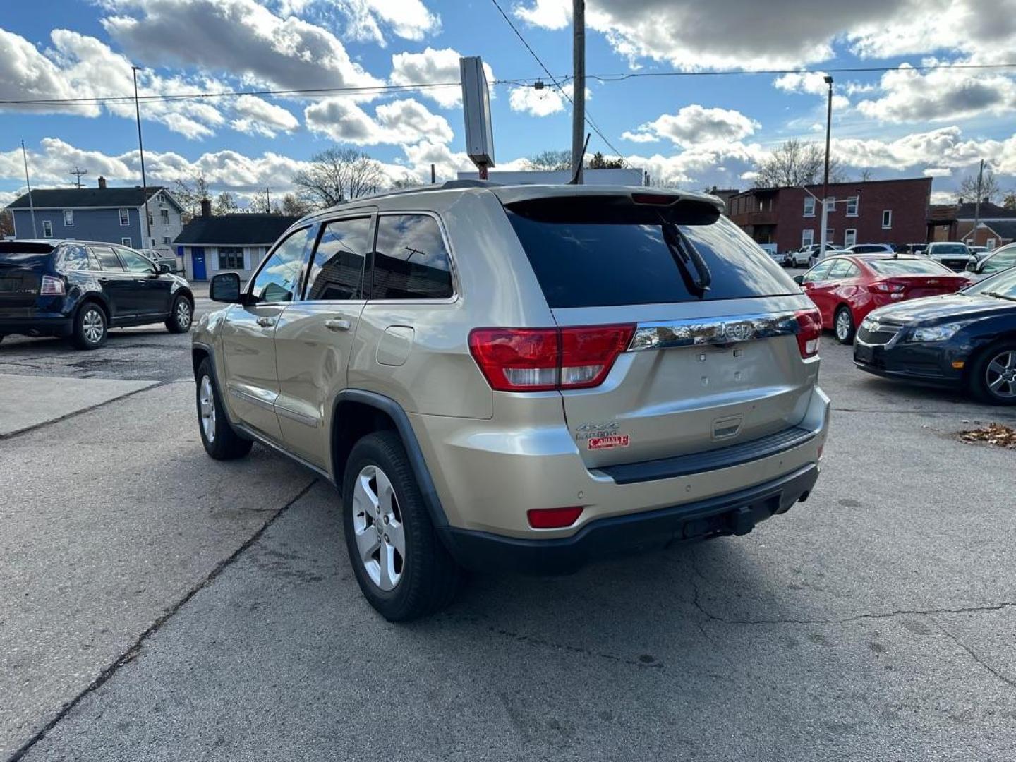 2011 GOLD JEEP GRAND CHEROKEE LAREDO (1J4RR4GG1BC) with an 3.6L engine, Automatic transmission, located at 1708 Broadway, Rockford, IL, 61104, (815) 397-5010, 42.252522, -89.069359 - Photo#3