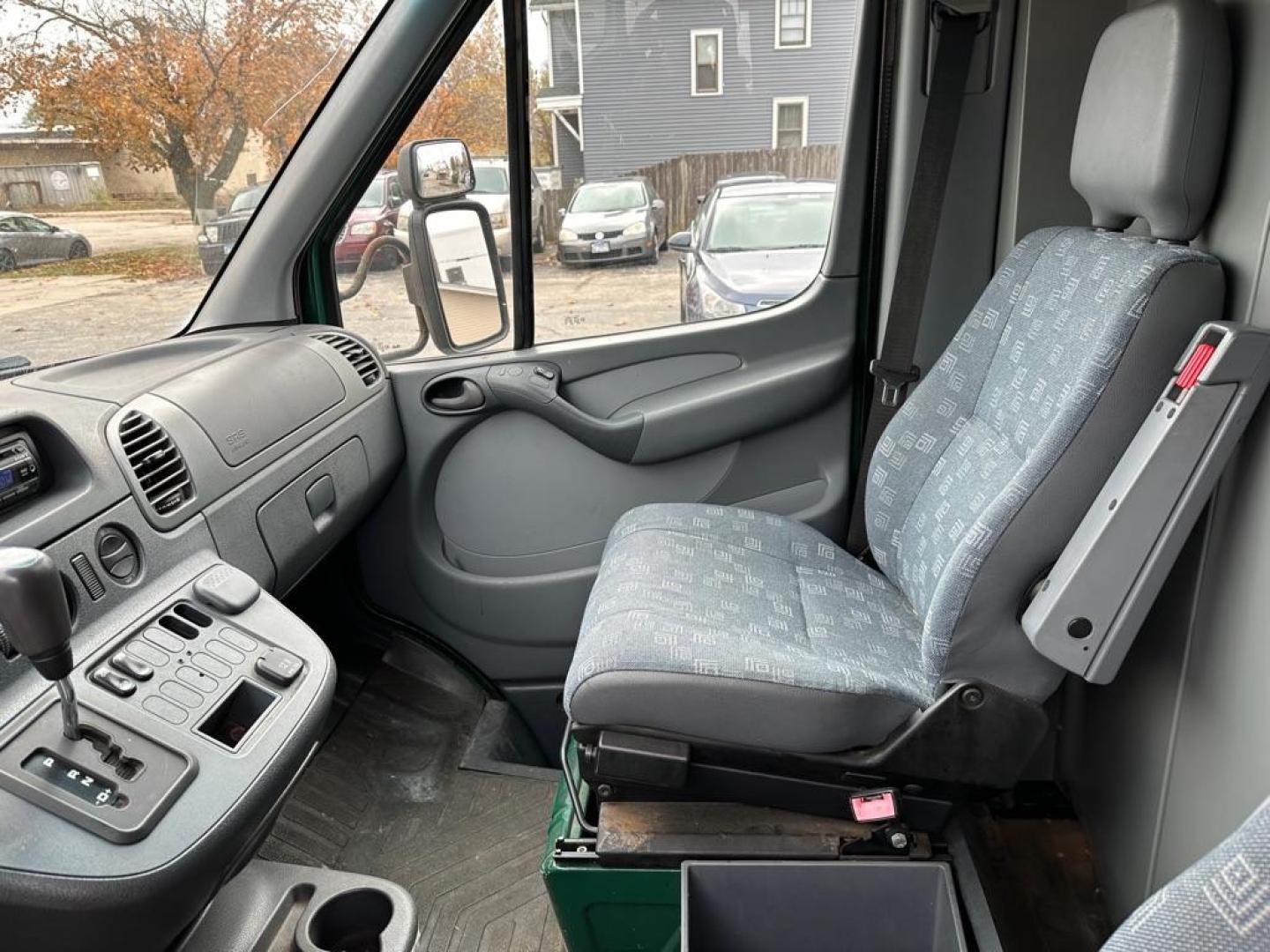 2004 GREEN DODGE 2500 SPRINTER (WD2PD643645) with an 2.7L engine, Automatic transmission, located at 1708 Broadway, Rockford, IL, 61104, (815) 397-5010, 42.252522, -89.069359 - Photo#10