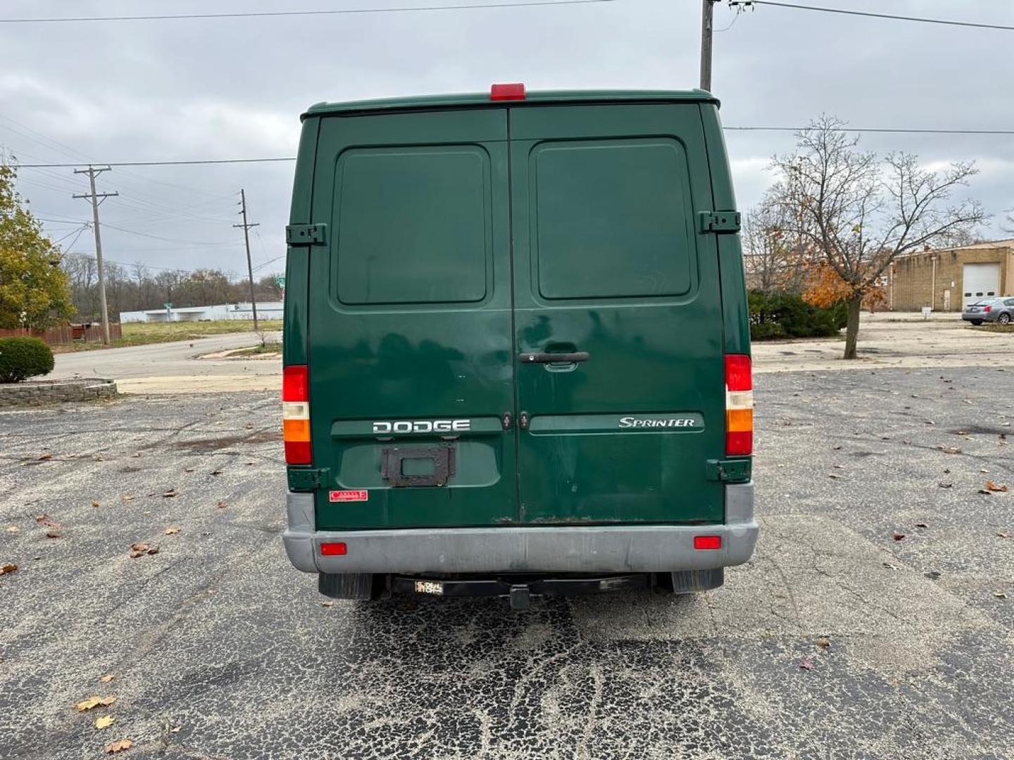 2004 GREEN DODGE 2500 SPRINTER (WD2PD643645) with an 2.7L engine, Automatic transmission, located at 1708 Broadway, Rockford, IL, 61104, (815) 397-5010, 42.252522, -89.069359 - Photo#5