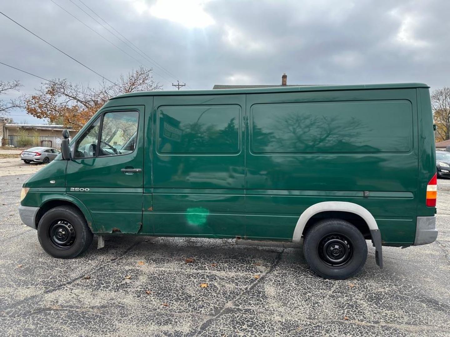 2004 GREEN DODGE 2500 SPRINTER (WD2PD643645) with an 2.7L engine, Automatic transmission, located at 1708 Broadway, Rockford, IL, 61104, (815) 397-5010, 42.252522, -89.069359 - Photo#7