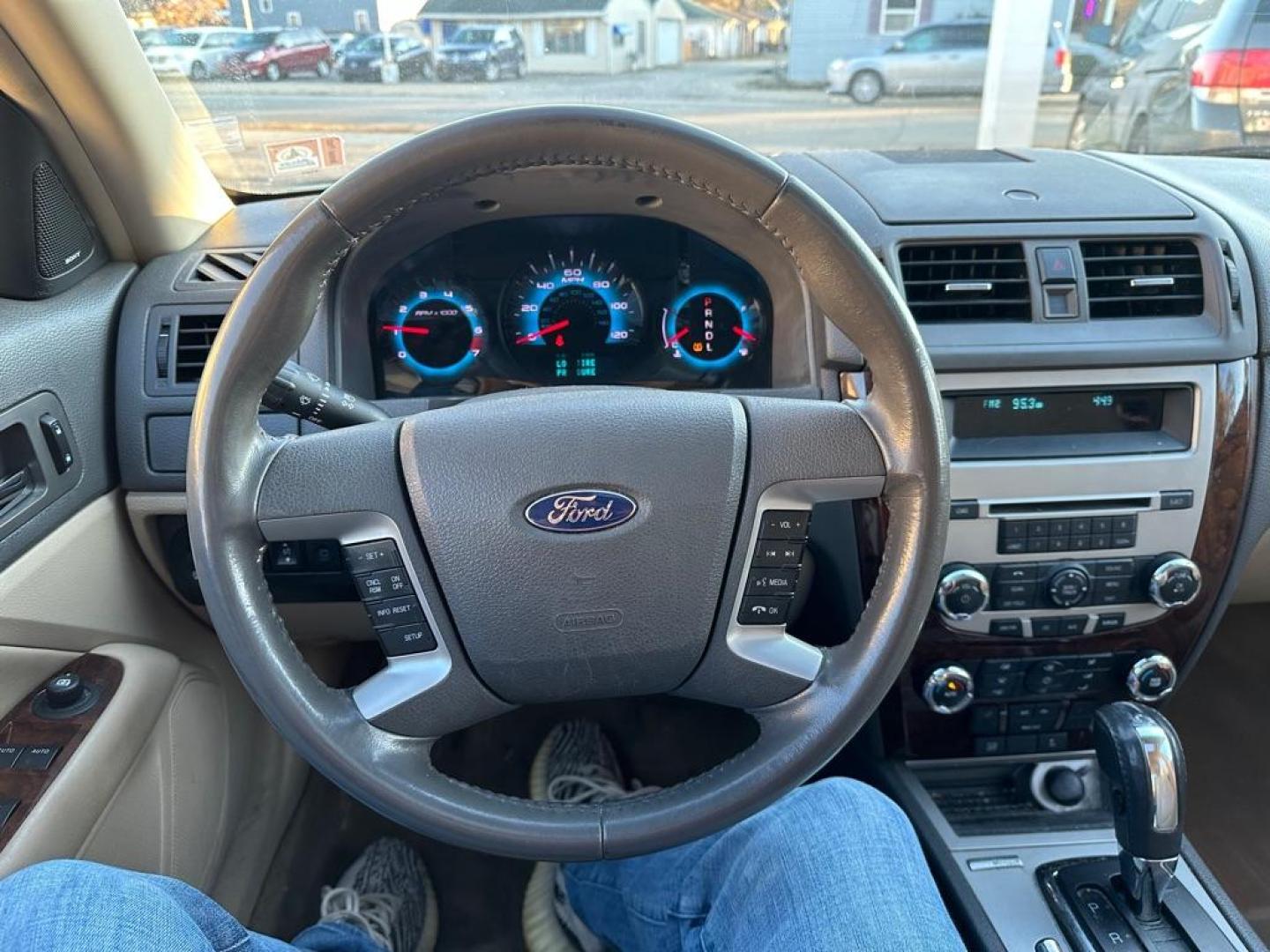 2011 BLUE FORD FUSION SEL (3FAHP0JA9BR) with an 2.5L engine, Automatic transmission, located at 1708 Broadway, Rockford, IL, 61104, (815) 397-5010, 42.252522, -89.069359 - Photo#11