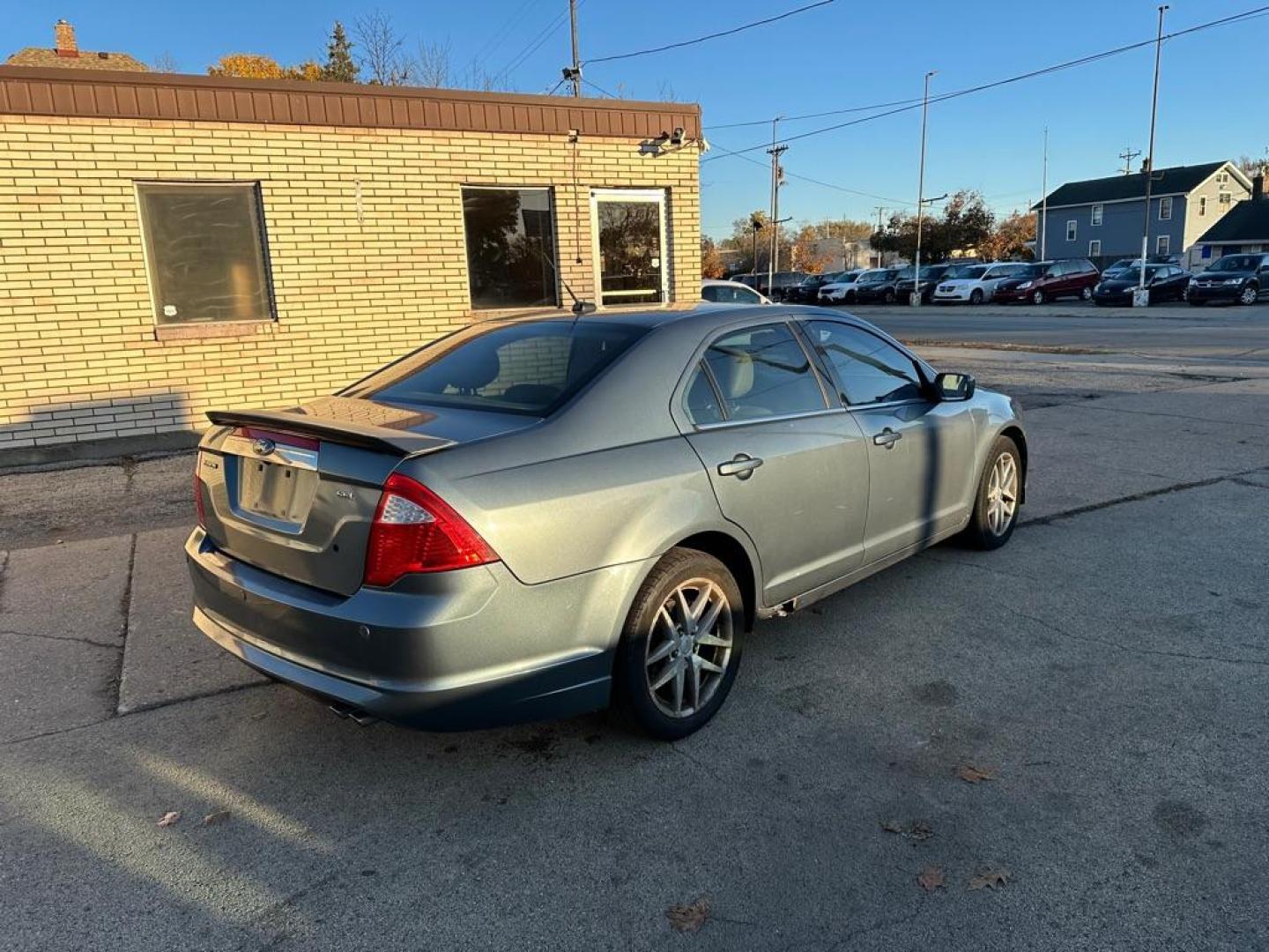 2011 BLUE FORD FUSION SEL (3FAHP0JA9BR) with an 2.5L engine, Automatic transmission, located at 1708 Broadway, Rockford, IL, 61104, (815) 397-5010, 42.252522, -89.069359 - Photo#4