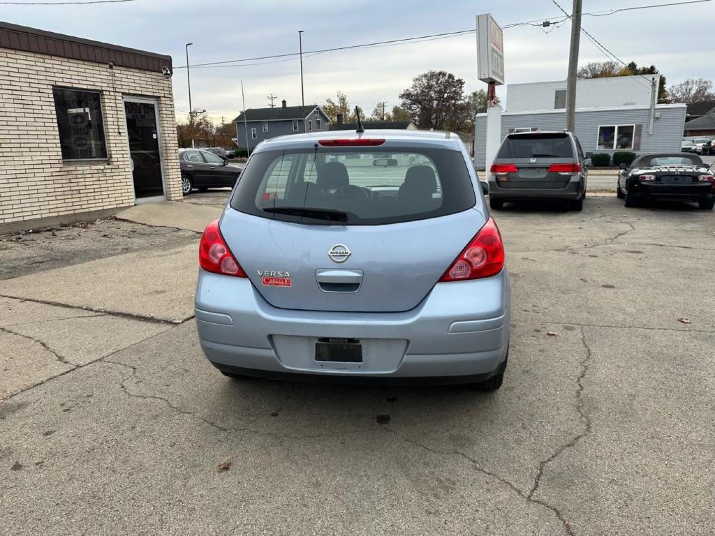 2010 BLUE NISSAN VERSA S (3N1BC1CP0AL) with an 1.8L engine, Automatic transmission, located at 1708 Broadway, Rockford, IL, 61104, (815) 397-5010, 42.252522, -89.069359 - Photo#5