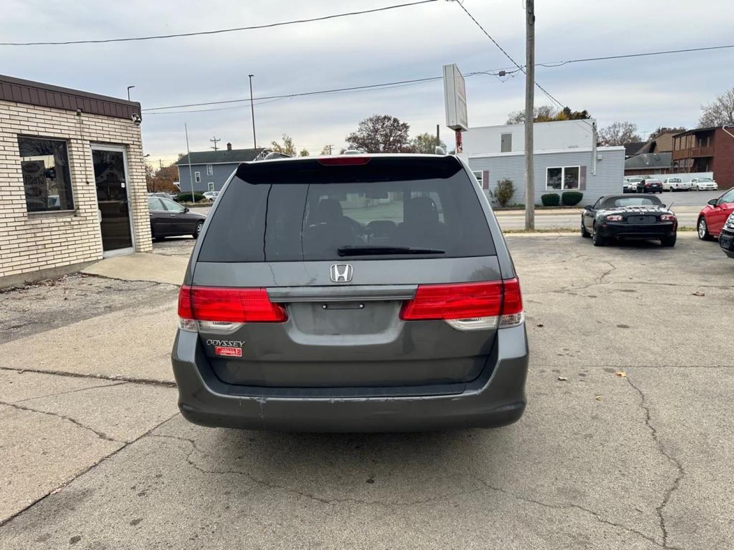 2008 GRAY HONDA ODYSSEY EXL (5FNRL38768B) with an 3.5L engine, Automatic transmission, located at 1708 Broadway, Rockford, IL, 61104, (815) 397-5010, 42.252522, -89.069359 - Photo#5