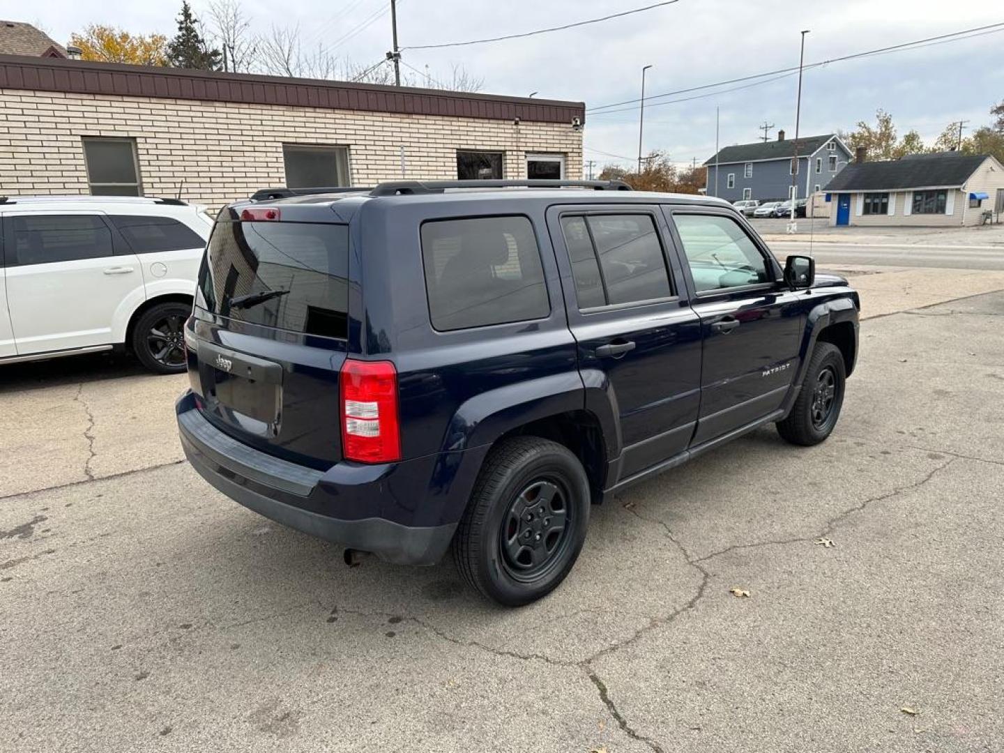 2014 BLUE JEEP PATRIOT SPORT (1C4NJPBB6ED) with an 2.4L engine, Continuously Variable transmission, located at 1708 Broadway, Rockford, IL, 61104, (815) 397-5010, 42.252522, -89.069359 - Photo#4