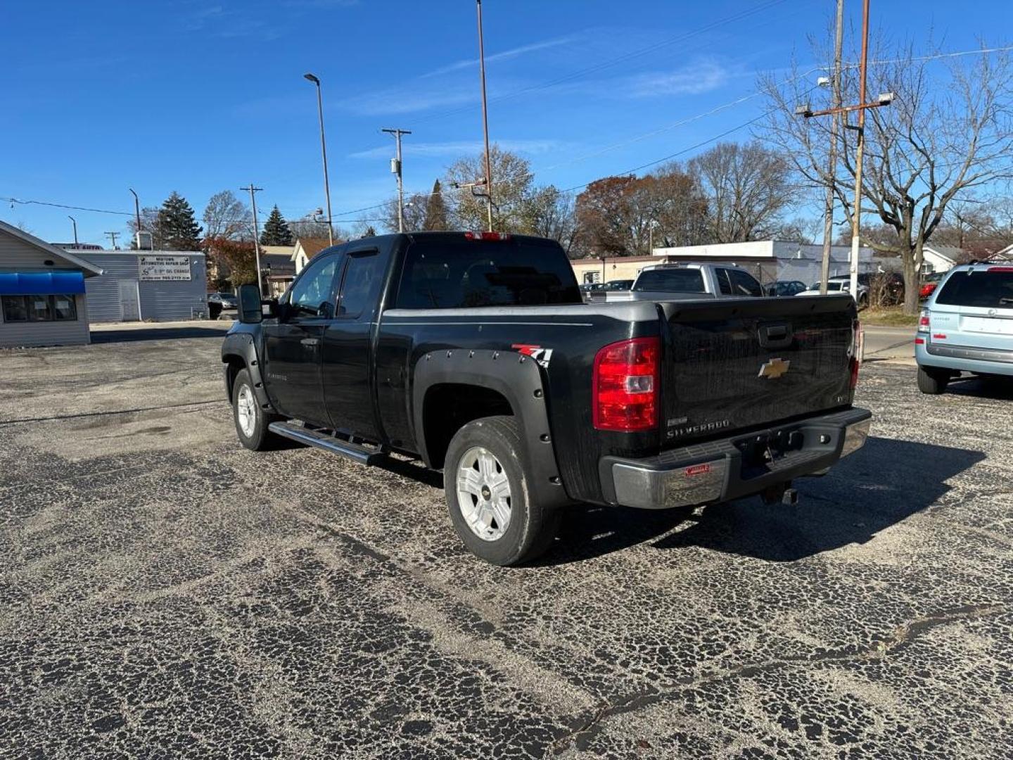 2012 BLACK CHEVROLET SILVERADO 1500 LT (1GCRKSE77CZ) with an 5.3L engine, Automatic transmission, located at 1708 Broadway, Rockford, IL, 61104, (815) 397-5010, 42.252522, -89.069359 - Photo#5