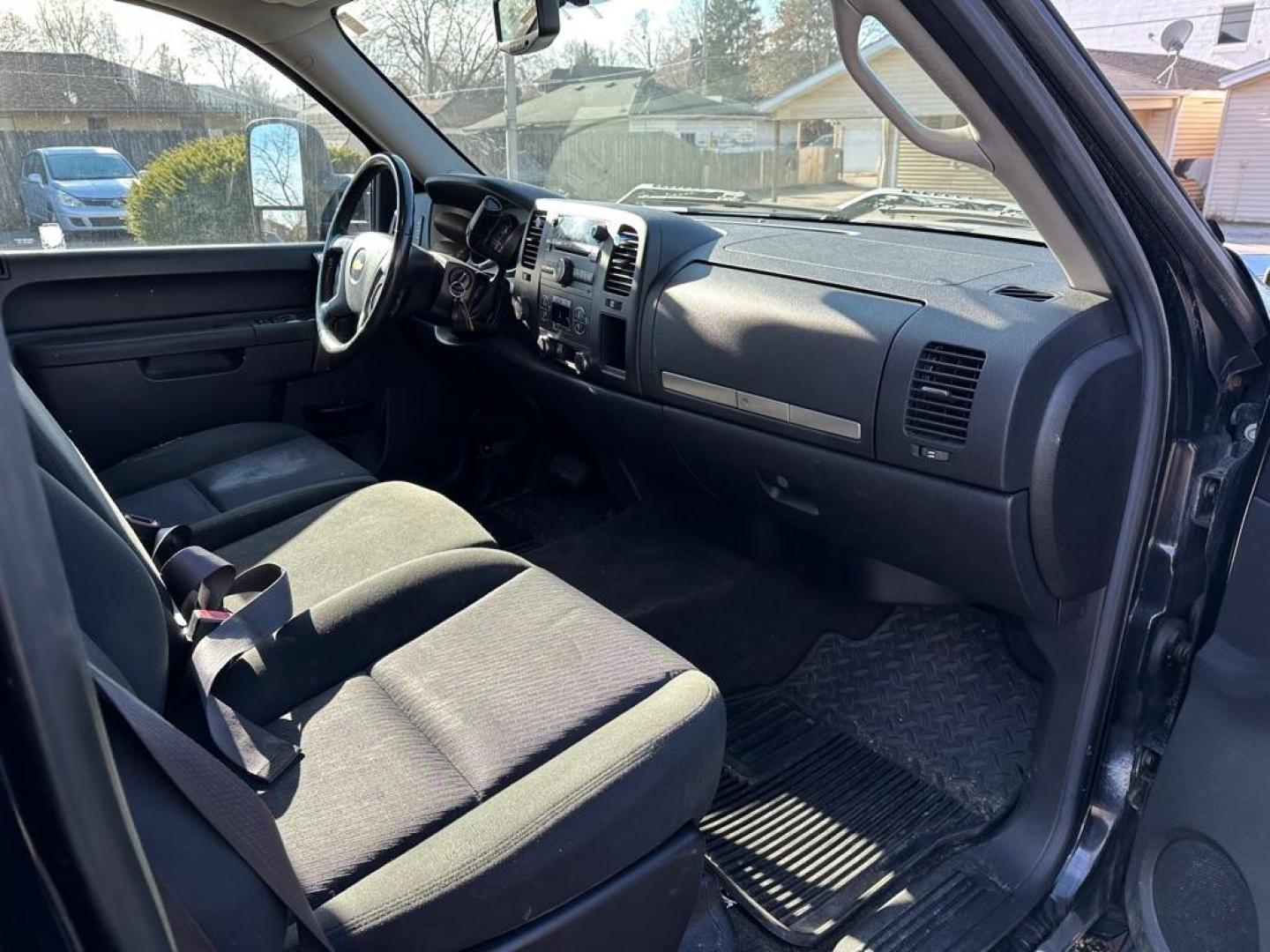 2012 BLACK CHEVROLET SILVERADO 1500 LT (1GCRKSE77CZ) with an 5.3L engine, Automatic transmission, located at 1708 Broadway, Rockford, IL, 61104, (815) 397-5010, 42.252522, -89.069359 - Photo#8