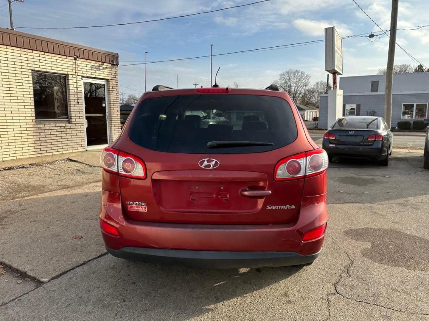 2010 RED HYUNDAI SANTA FE GLS (5NMSG3AB3AH) with an 2.4L engine, Automatic transmission, located at 1708 Broadway, Rockford, IL, 61104, (815) 397-5010, 42.252522, -89.069359 - Photo#5