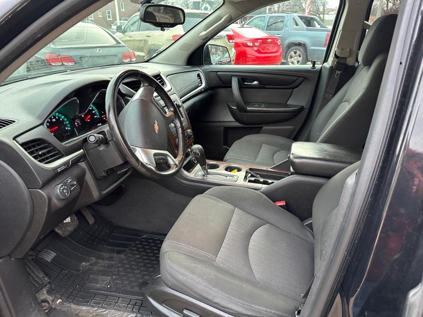 2013 BLACK CHEVROLET TRAVERSE LT (1GNKVGKD1DJ) with an 3.6L engine, Automatic transmission, located at 1708 Broadway, Rockford, IL, 61104, (815) 397-5010, 42.252522, -89.069359 - Photo#11