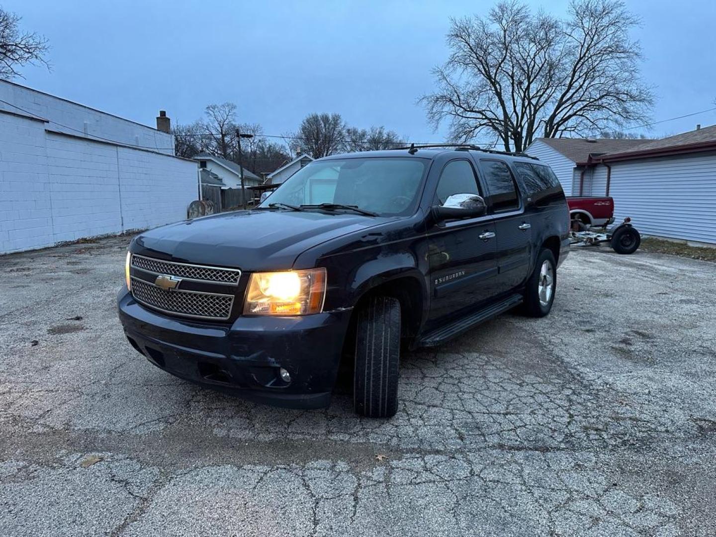 2007 BLUE CHEVROLET SUBURBAN 1500 (1GNFK163X7J) with an 5.3L engine, Automatic transmission, located at 1708 Broadway, Rockford, IL, 61104, (815) 397-5010, 42.252522, -89.069359 - Photo#0