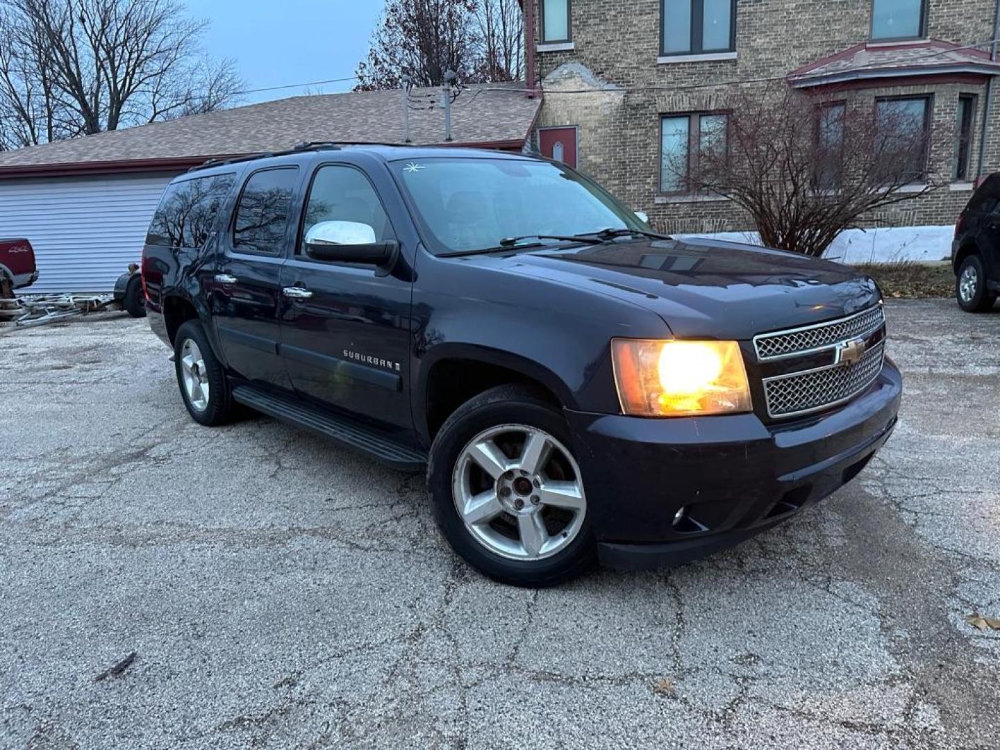 2007 BLUE CHEVROLET SUBURBAN 1500 (1GNFK163X7J) with an 5.3L engine, Automatic transmission, located at 1708 Broadway, Rockford, IL, 61104, (815) 397-5010, 42.252522, -89.069359 - Photo#2