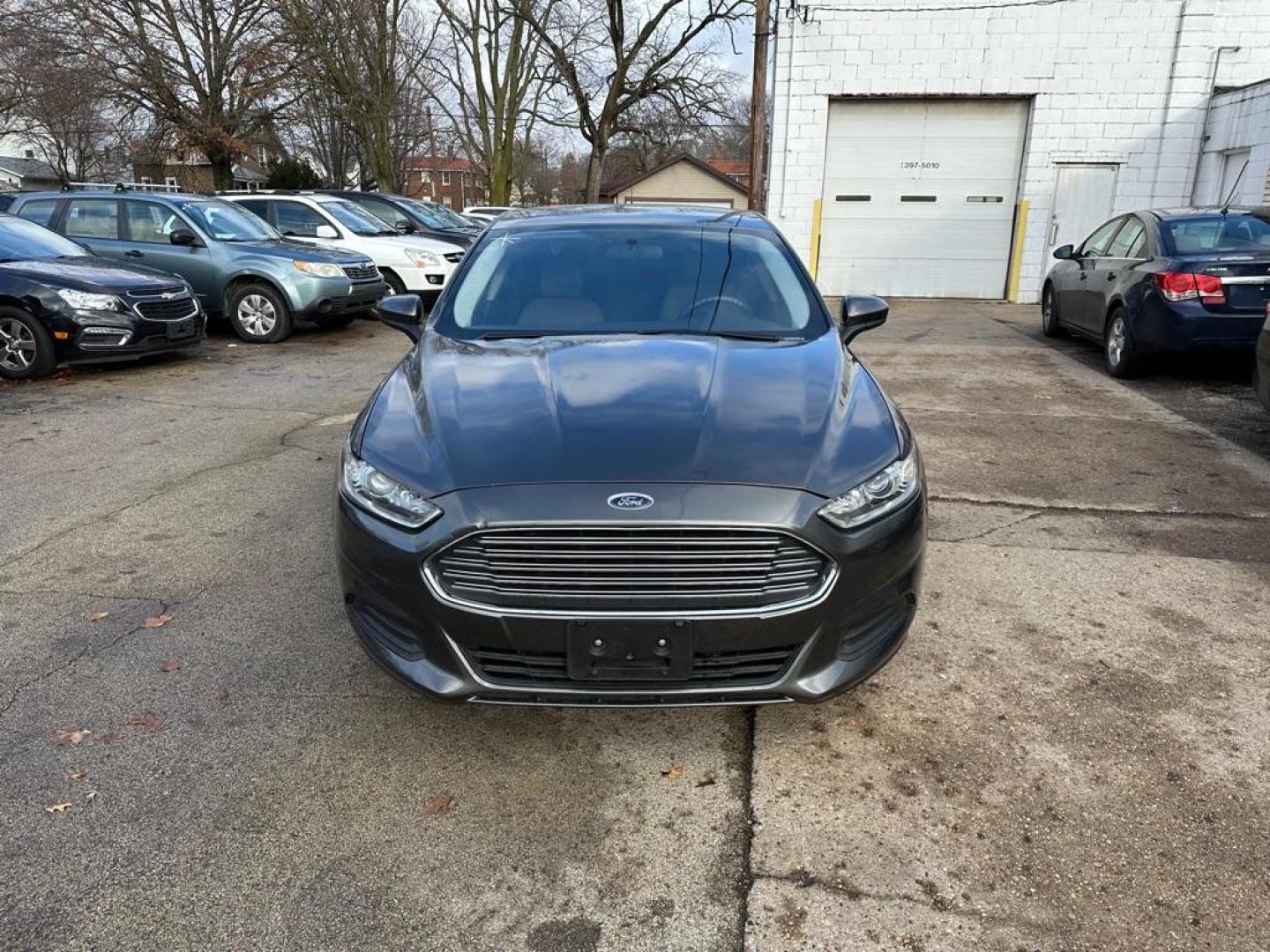 2015 GRAY FORD FUSION S (3FA6P0G75FR) with an 2.5L engine, Automatic transmission, located at 1708 Broadway, Rockford, IL, 61104, (815) 397-5010, 42.252522, -89.069359 - Photo#1