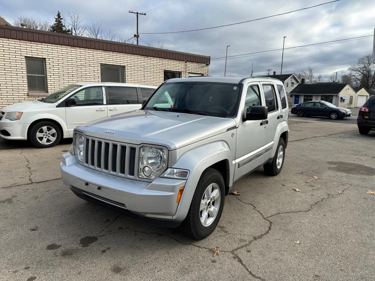 2012 SILVER JEEP LIBERTY SPORT (1C4PJMAK0CW) with an 3.7L engine, Automatic transmission, located at 1708 Broadway, Rockford, IL, 61104, (815) 397-5010, 42.252522, -89.069359 - Photo#0