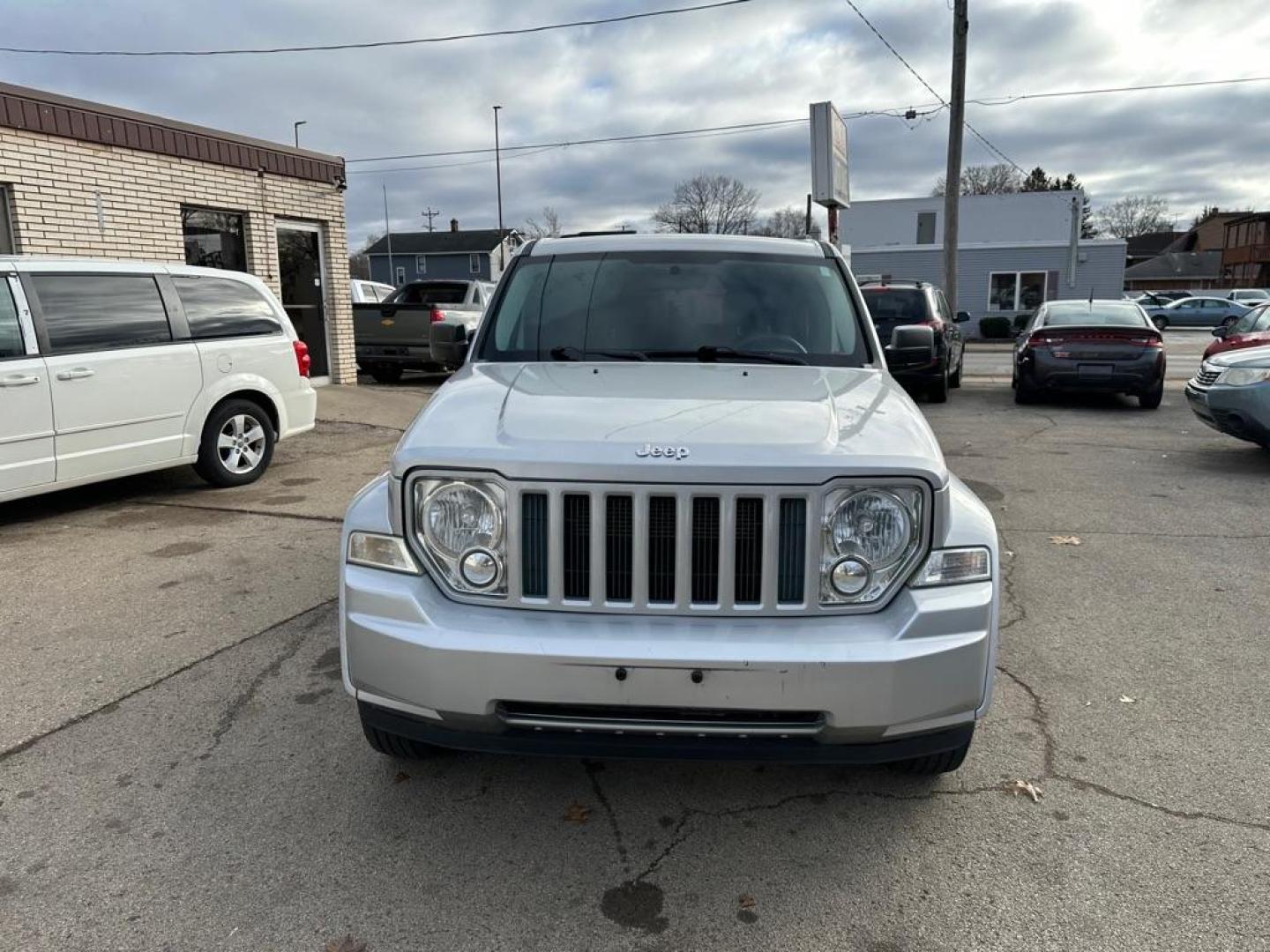 2012 SILVER JEEP LIBERTY SPORT (1C4PJMAK0CW) with an 3.7L engine, Automatic transmission, located at 1708 Broadway, Rockford, IL, 61104, (815) 397-5010, 42.252522, -89.069359 - Photo#1