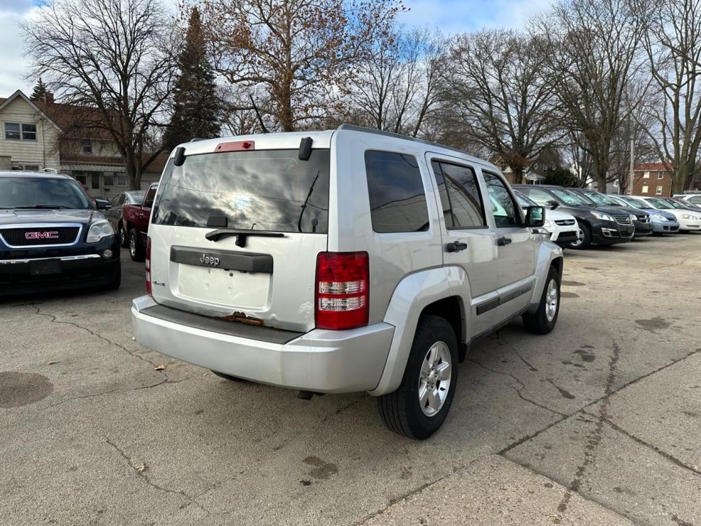 2012 SILVER JEEP LIBERTY SPORT (1C4PJMAK0CW) with an 3.7L engine, Automatic transmission, located at 1708 Broadway, Rockford, IL, 61104, (815) 397-5010, 42.252522, -89.069359 - Photo#3