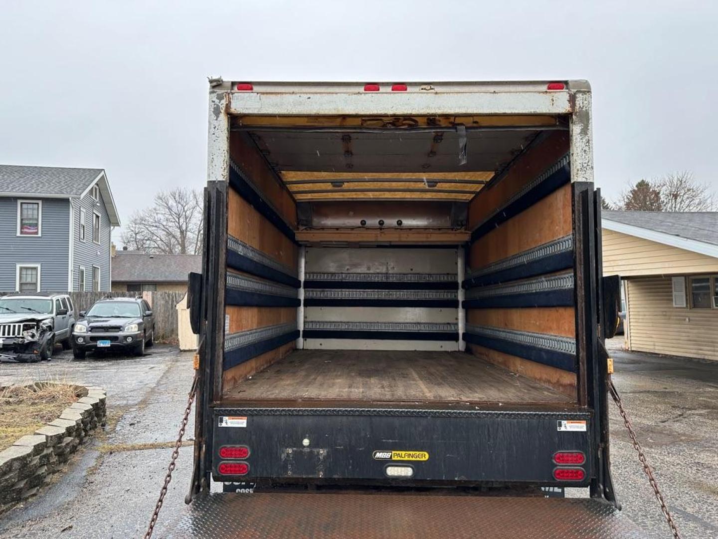 2006 WHITE CHEVROLET EXPRESS G3500 (1GBHG31U961) with an 6.0L engine, Automatic transmission, located at 1708 Broadway, Rockford, IL, 61104, (815) 397-5010, 42.252522, -89.069359 - Photo#11