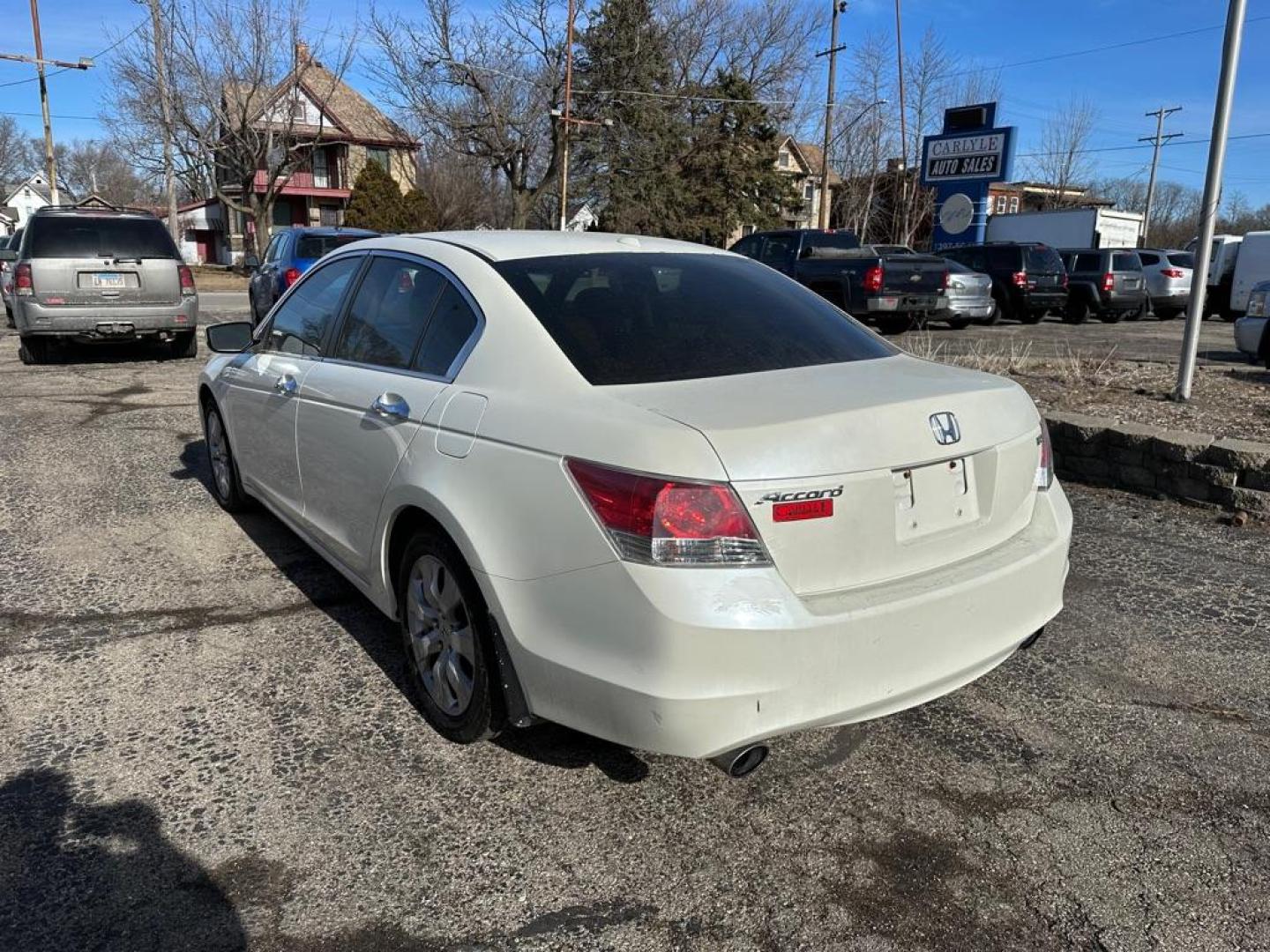 2010 WHITE HONDA ACCORD EXL (5KBCP3F89AB) with an 3.5L engine, Automatic transmission, located at 1708 Broadway, Rockford, IL, 61104, (815) 397-5010, 42.252522, -89.069359 - Photo#3