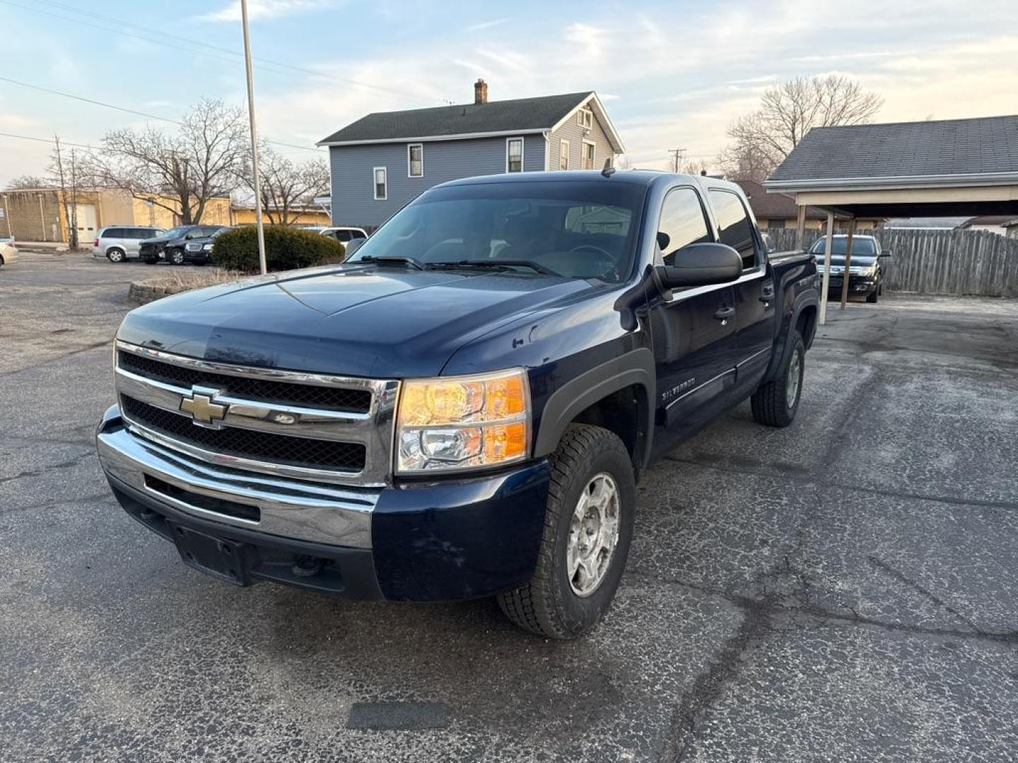 2010 BLUE CHEVROLET SILVERADO 1500 LT (3GCRKSE31AG) with an 5.3L engine, Automatic transmission, located at 1708 Broadway, Rockford, IL, 61104, (815) 397-5010, 42.252522, -89.069359 - Photo#0