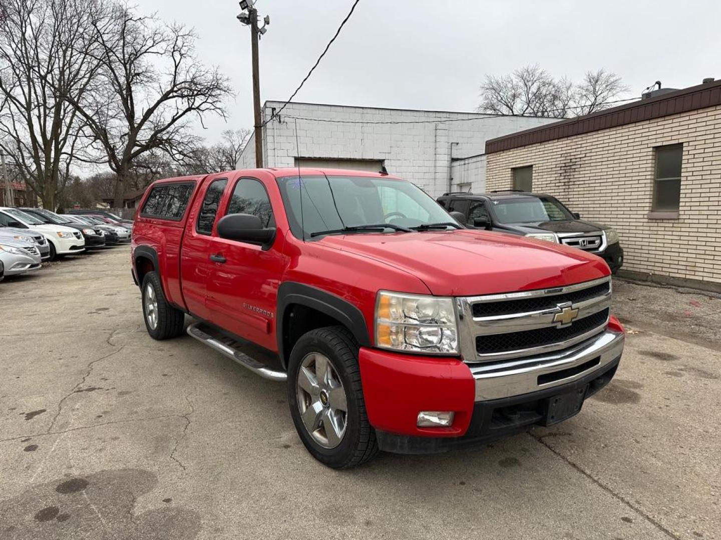 2009 RED CHEVROLET SILVERADO 1500 LT (1GCEC29099Z) with an 5.3L engine, Automatic transmission, located at 1708 Broadway, Rockford, IL, 61104, (815) 397-5010, 42.252522, -89.069359 - Photo#1