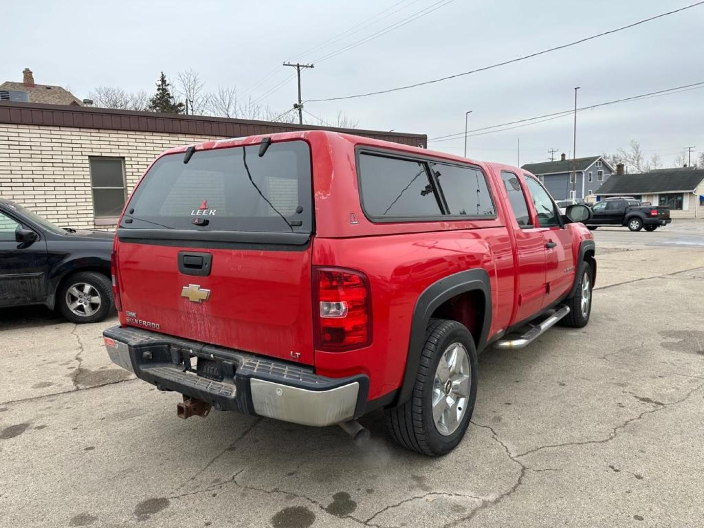 2009 RED CHEVROLET SILVERADO 1500 LT (1GCEC29099Z) with an 5.3L engine, Automatic transmission, located at 1708 Broadway, Rockford, IL, 61104, (815) 397-5010, 42.252522, -89.069359 - Photo#2