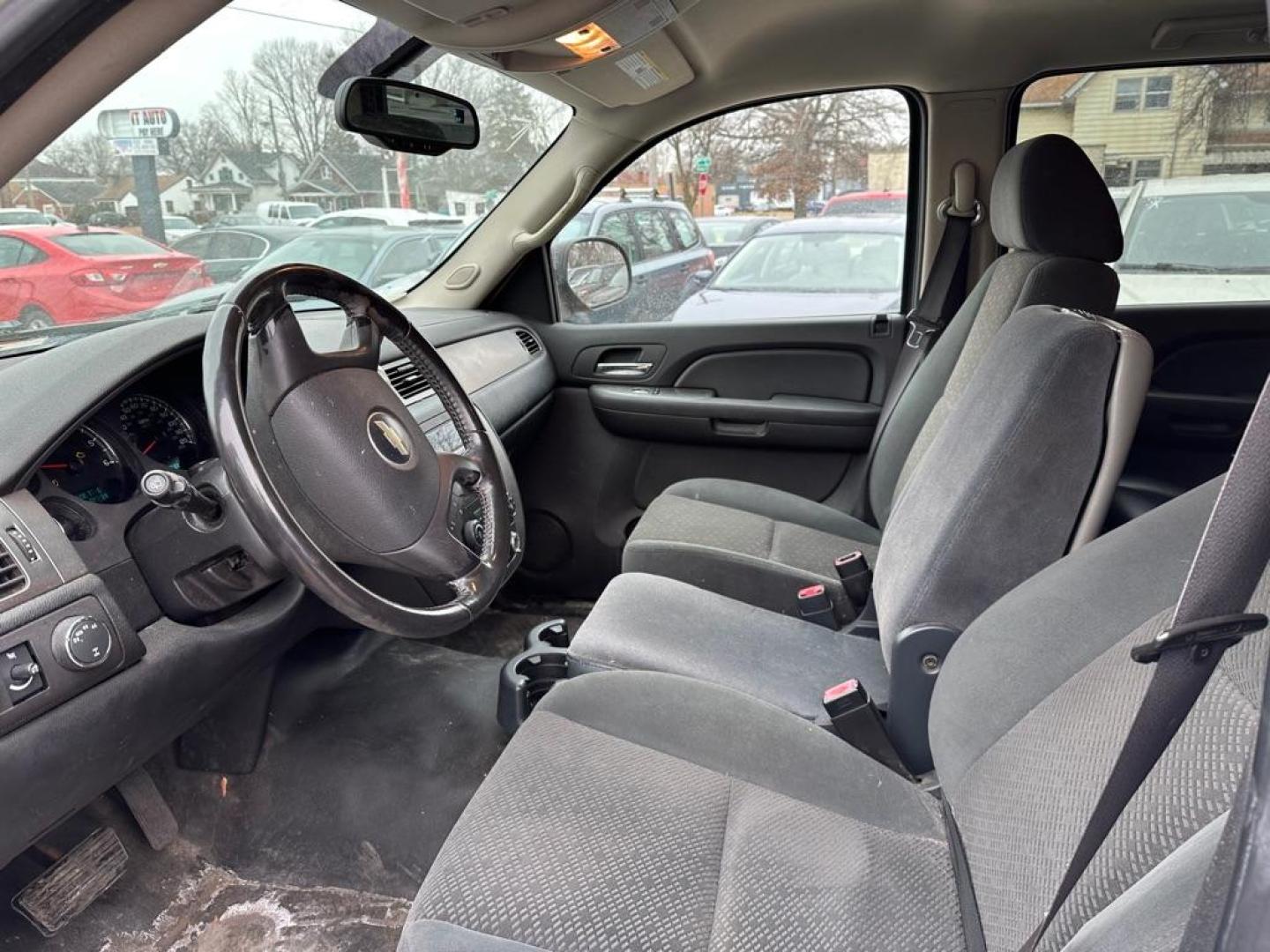 2007 GOLD CHEVROLET TAHOE 1500 (1GNFK13037R) with an 5.3L engine, Automatic transmission, located at 1708 Broadway, Rockford, IL, 61104, (815) 397-5010, 42.252522, -89.069359 - Photo#6