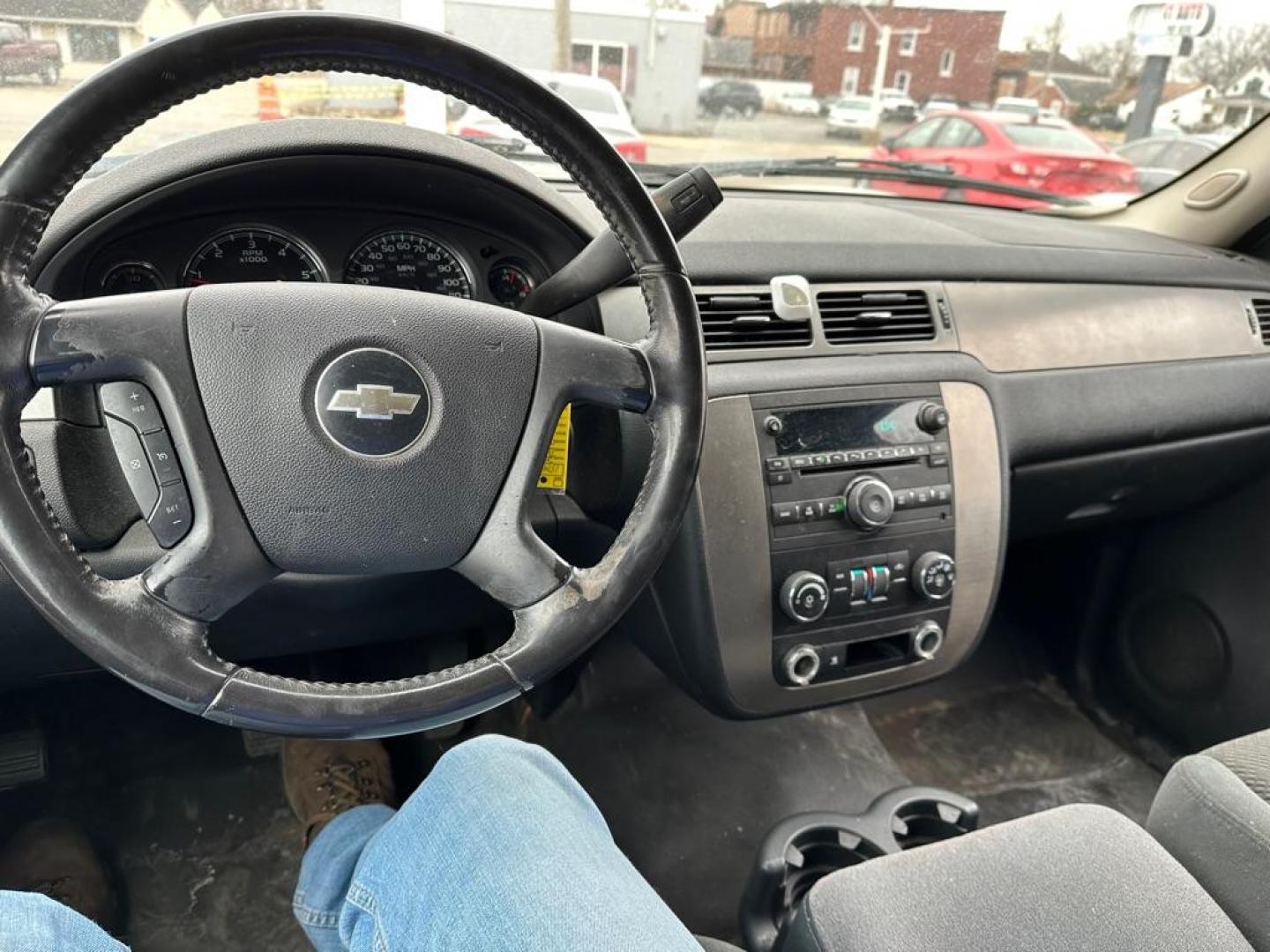 2007 GOLD CHEVROLET TAHOE 1500 (1GNFK13037R) with an 5.3L engine, Automatic transmission, located at 1708 Broadway, Rockford, IL, 61104, (815) 397-5010, 42.252522, -89.069359 - Photo#7