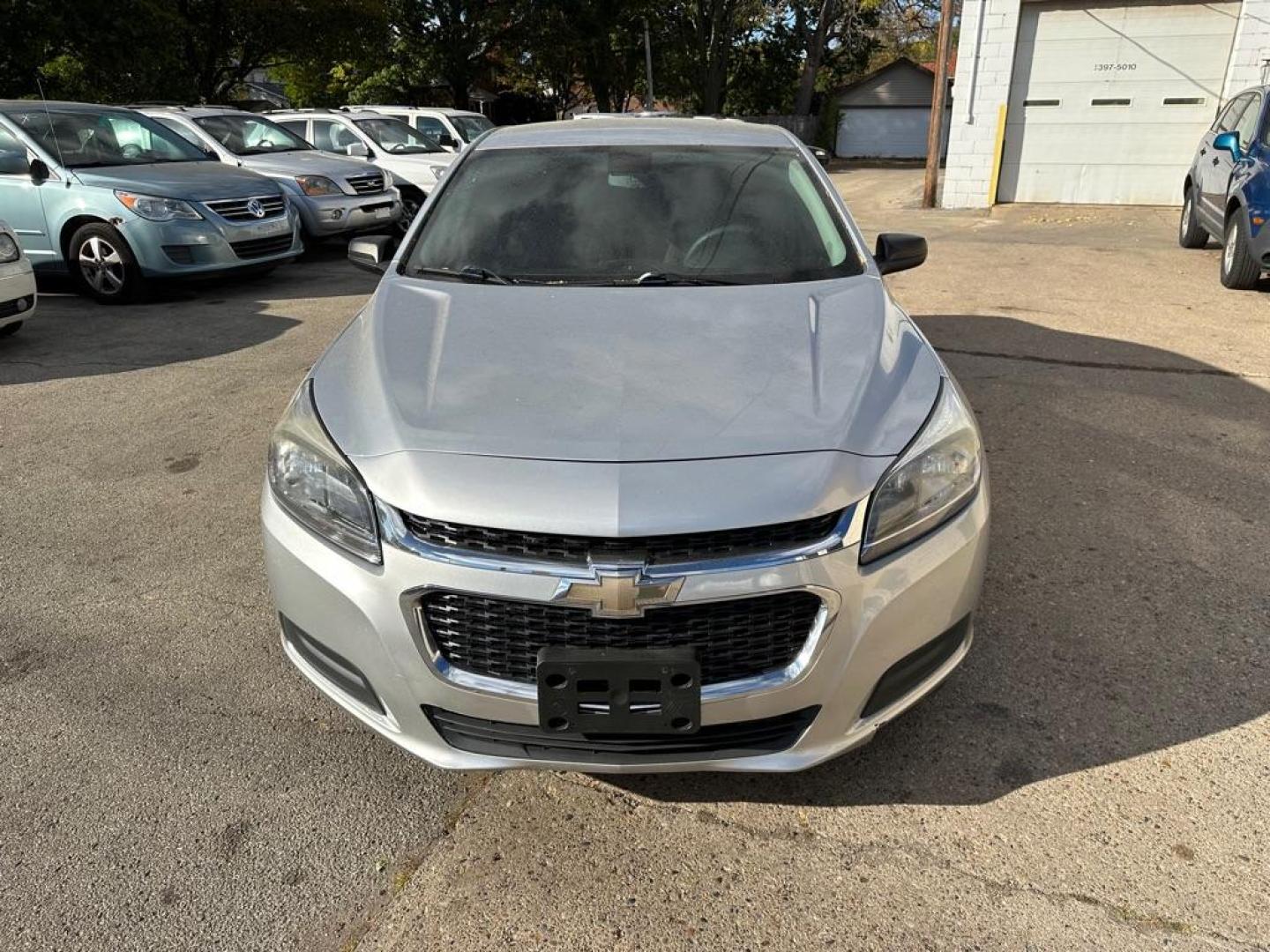 2016 SILVER CHEVROLET MALIBU LIMITED LS (1G11B5SA6GF) with an 2.5L engine, Automatic transmission, located at 1708 Broadway, Rockford, IL, 61104, (815) 397-5010, 42.252522, -89.069359 - Photo#1