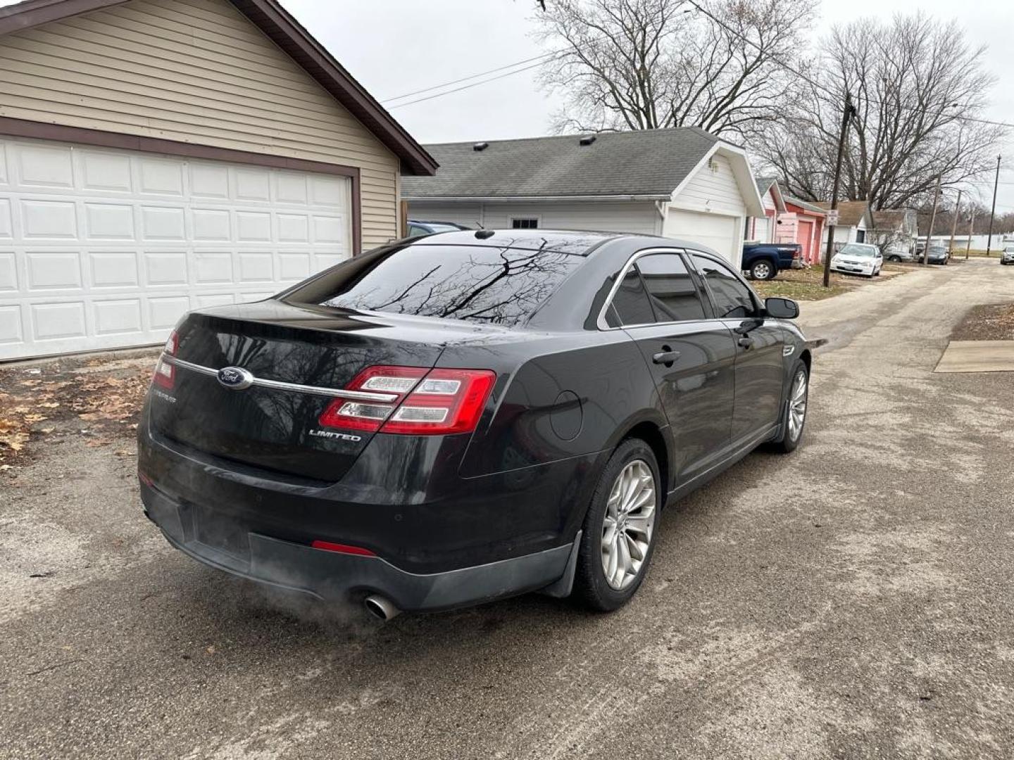 2013 BLACK FORD TAURUS LIMITED (1FAHP2F82DG) with an 3.5L engine, Automatic transmission, located at 1708 Broadway, Rockford, IL, 61104, (815) 397-5010, 42.252522, -89.069359 - Photo#2