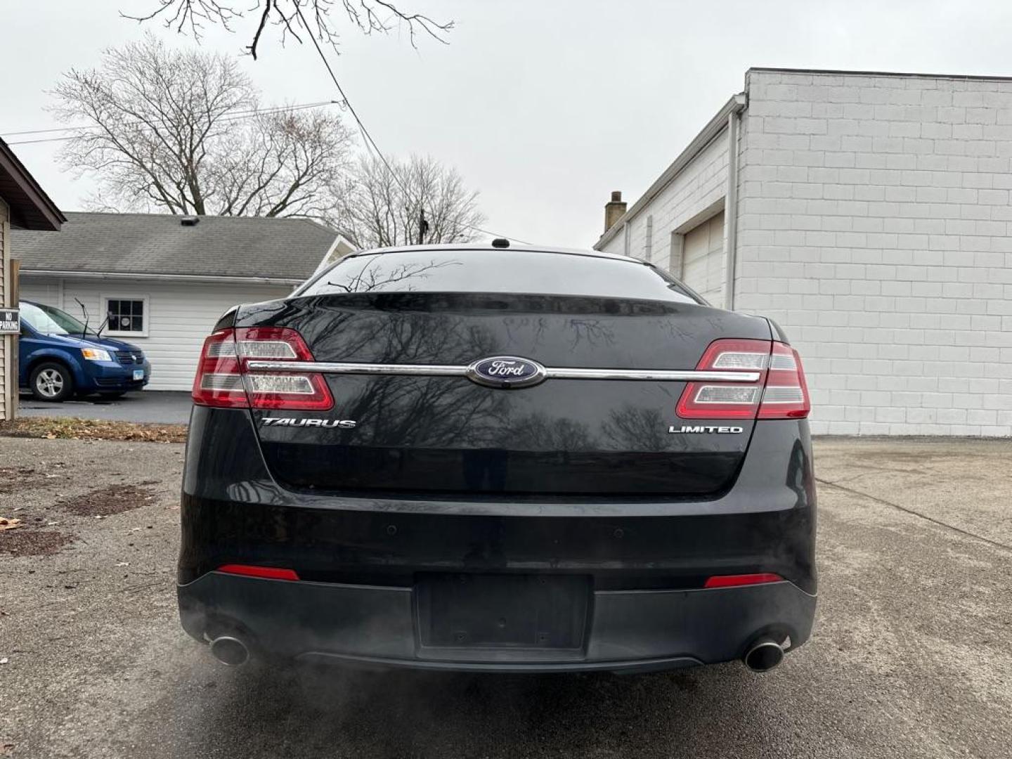 2013 BLACK FORD TAURUS LIMITED (1FAHP2F82DG) with an 3.5L engine, Automatic transmission, located at 1708 Broadway, Rockford, IL, 61104, (815) 397-5010, 42.252522, -89.069359 - Photo#5